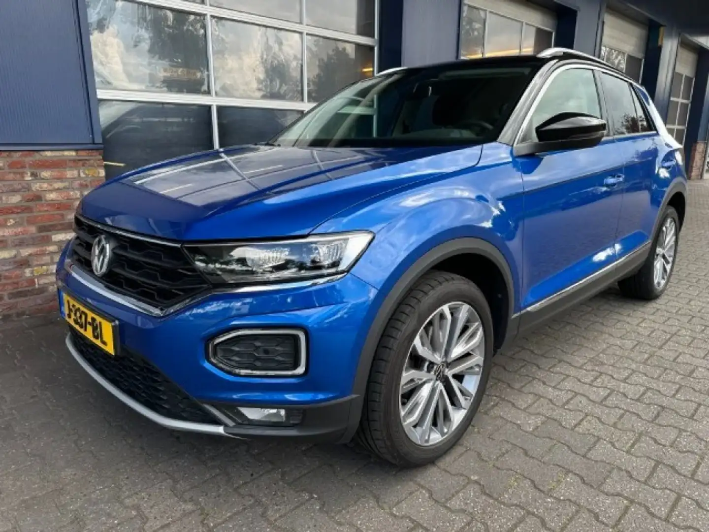 Volkswagen T-Roc 1.5 TSI SPORT  TREKHAAK.  CAMERA. AUTOMAAT.  ALL.I Blauw - 1