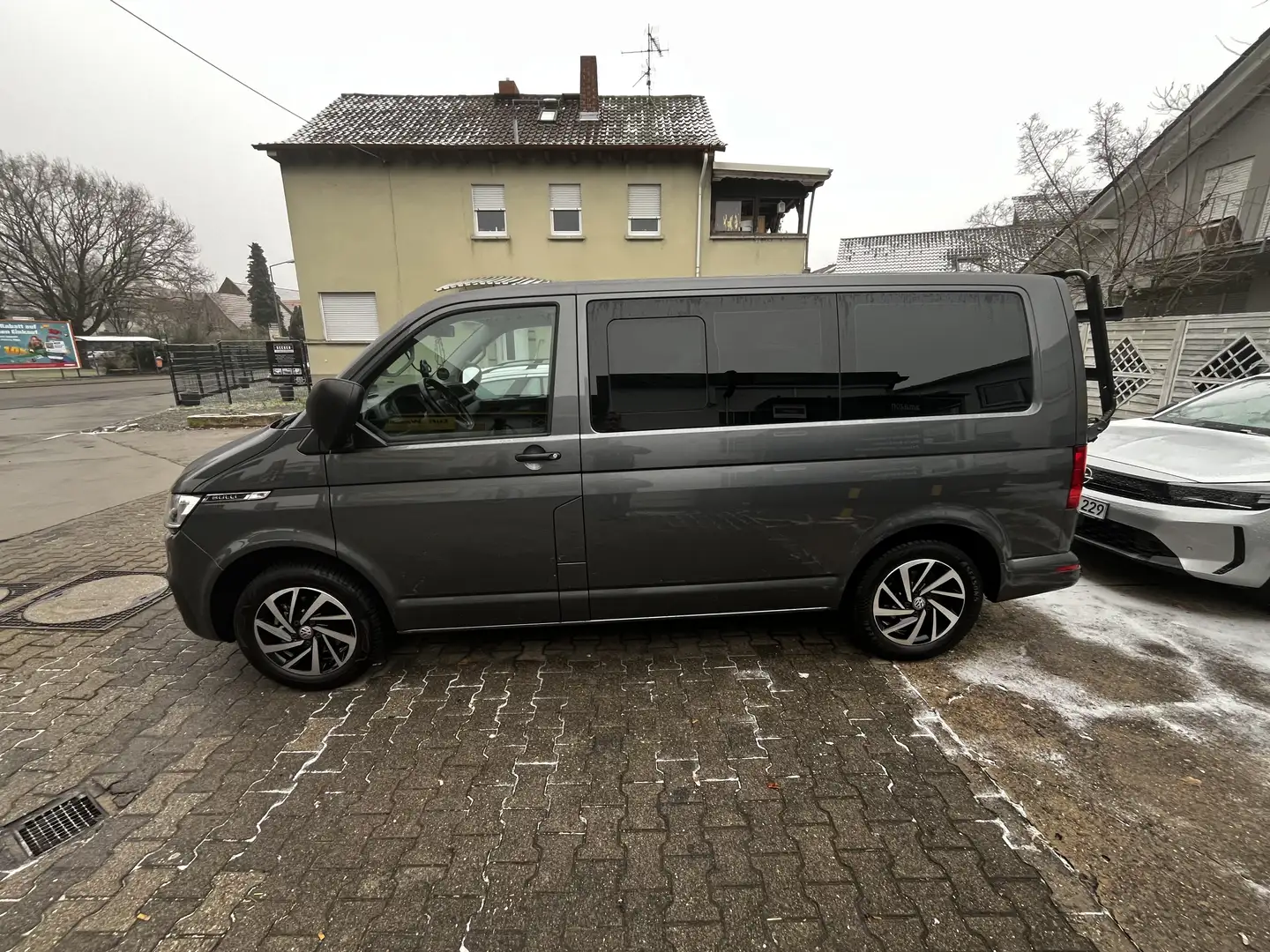 Volkswagen T6.1 Multivan Kurz DSG Family 7 Sitze Standheizung AHK - 2