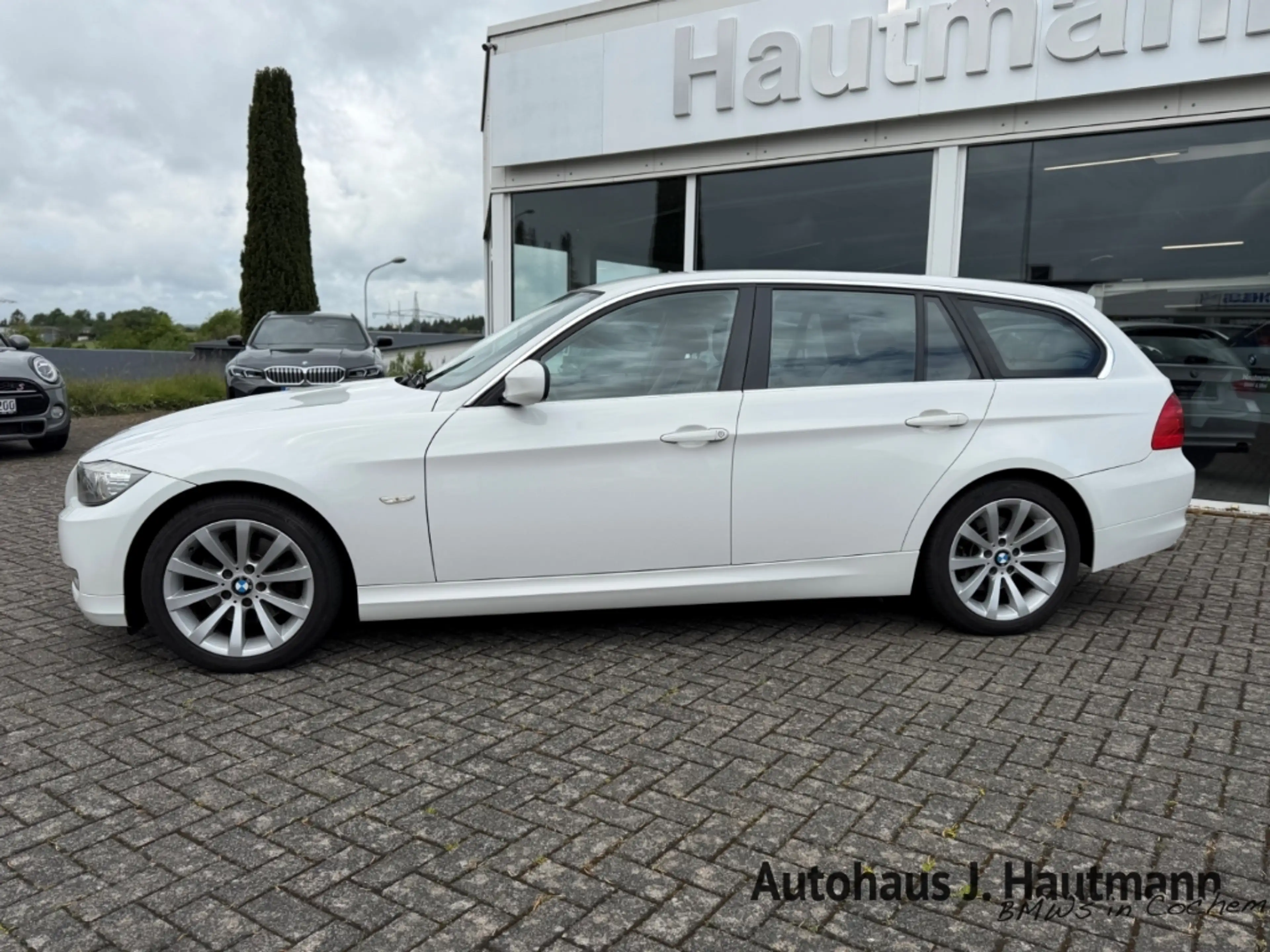 BMW 325 i Touring *1.HAND*adapt.XENON*TEMPO*COMFORT* — photo 3