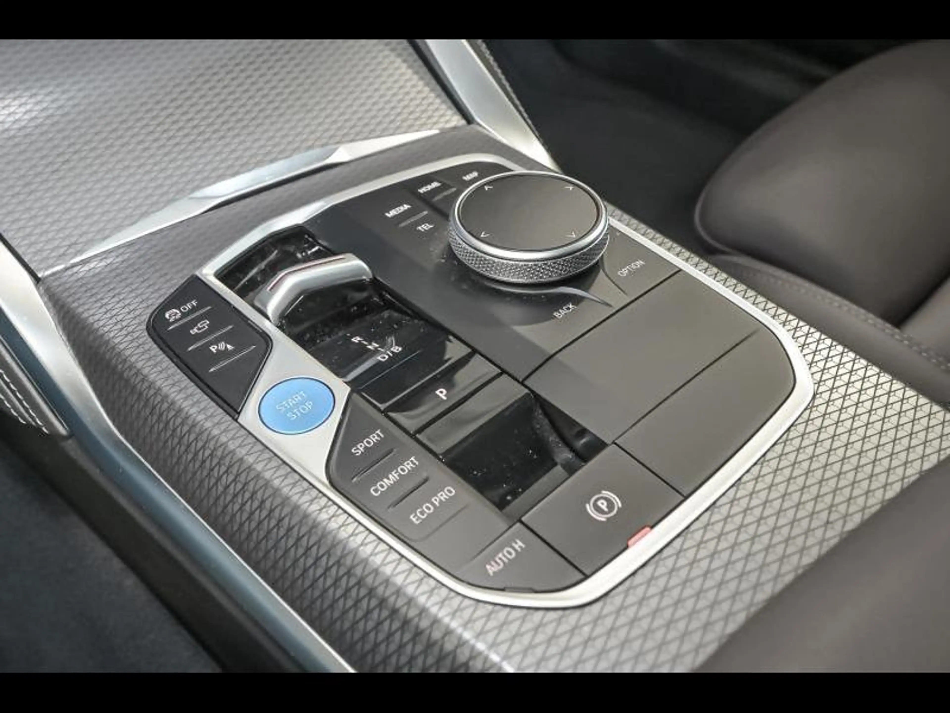 BMW i4 eDrive40 - PACK SPORT M PRO — photo 11