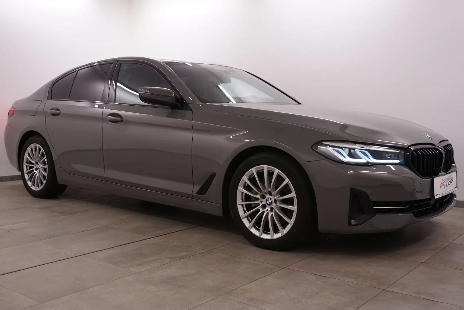 BMW 520 d xDrive // M Sport-Lenkrad//  ACC // Grau - 1