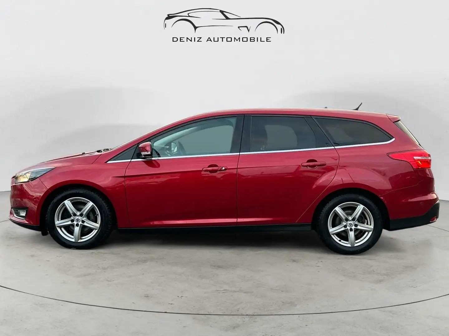 Ford Focus Turnier Titanium*1.Hand*Automatik* Rot - 2