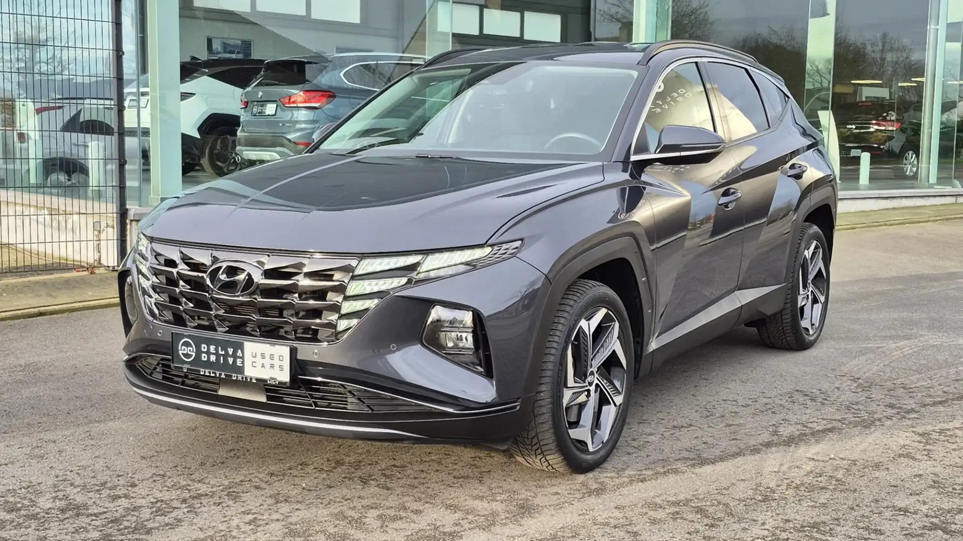 Hyundai TUCSON 1.6 T-GDI PHEV TREND ✅ Plug-in Hybrid 4WD Grijs - 1