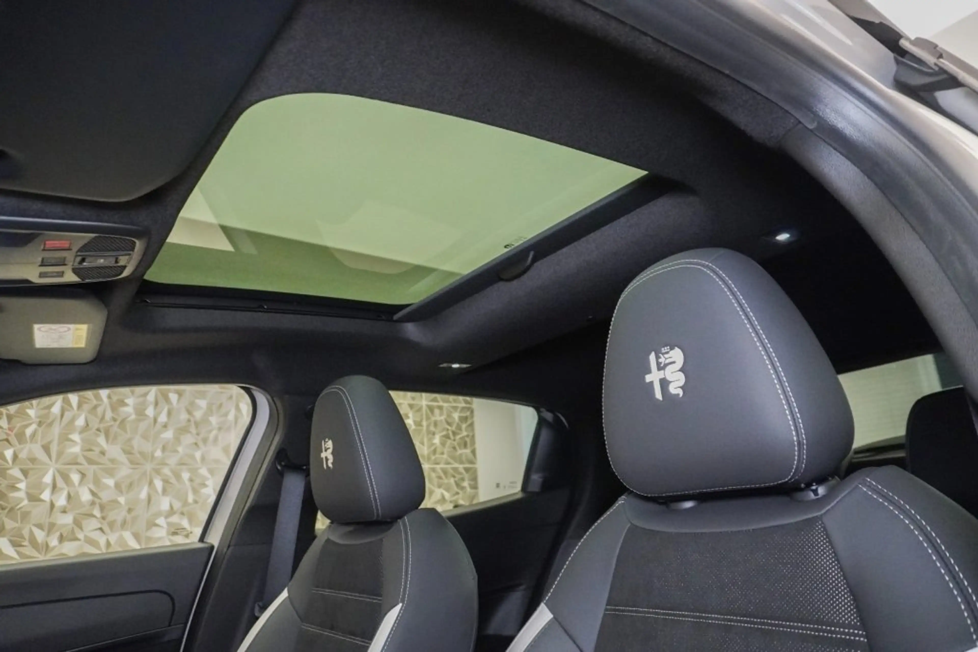 Alfa Romeo Junior IBR Q4 SPORT SPEC 145HP — photo 12