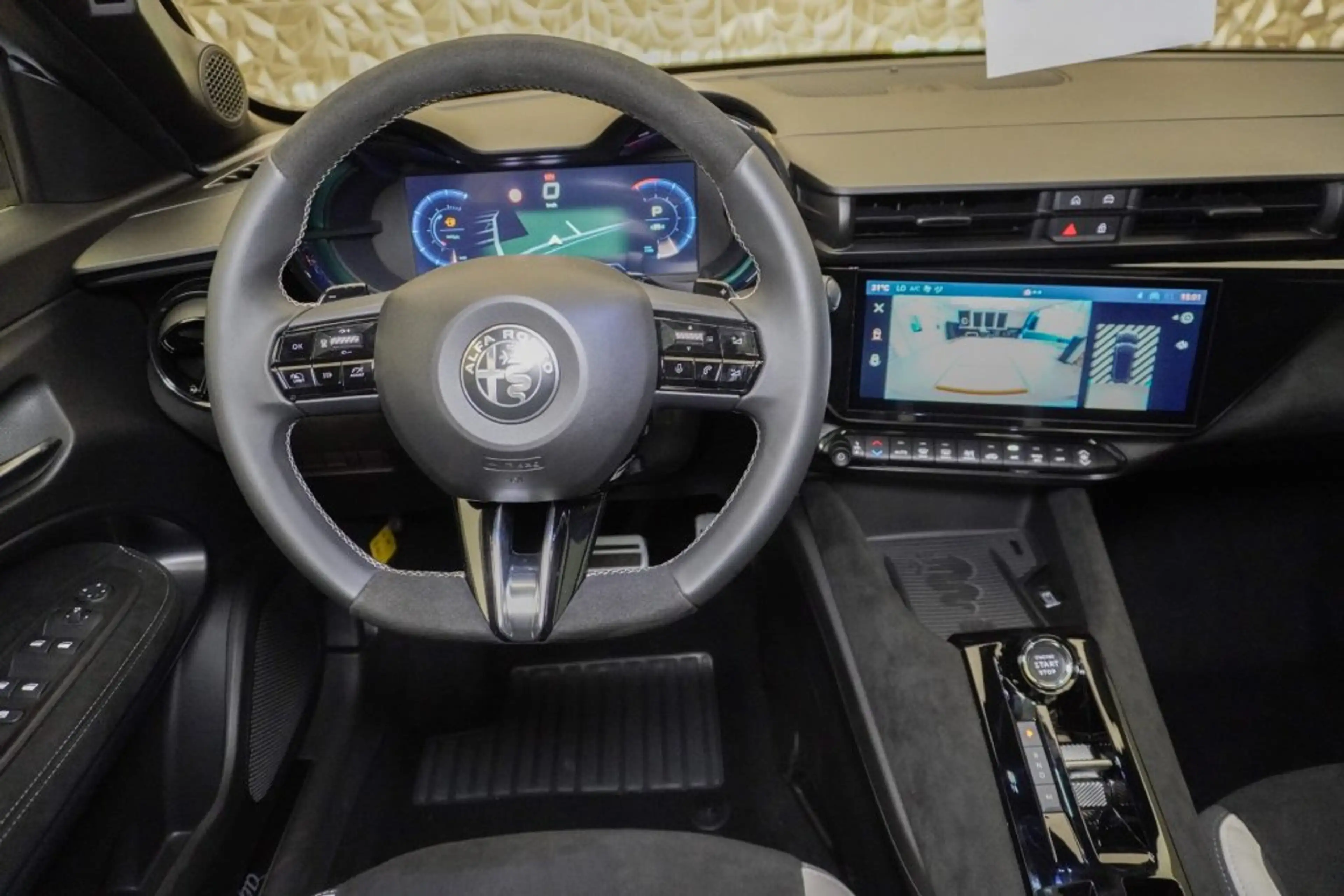 Alfa Romeo Junior IBR Q4 SPORT SPEC 145HP — photo 6