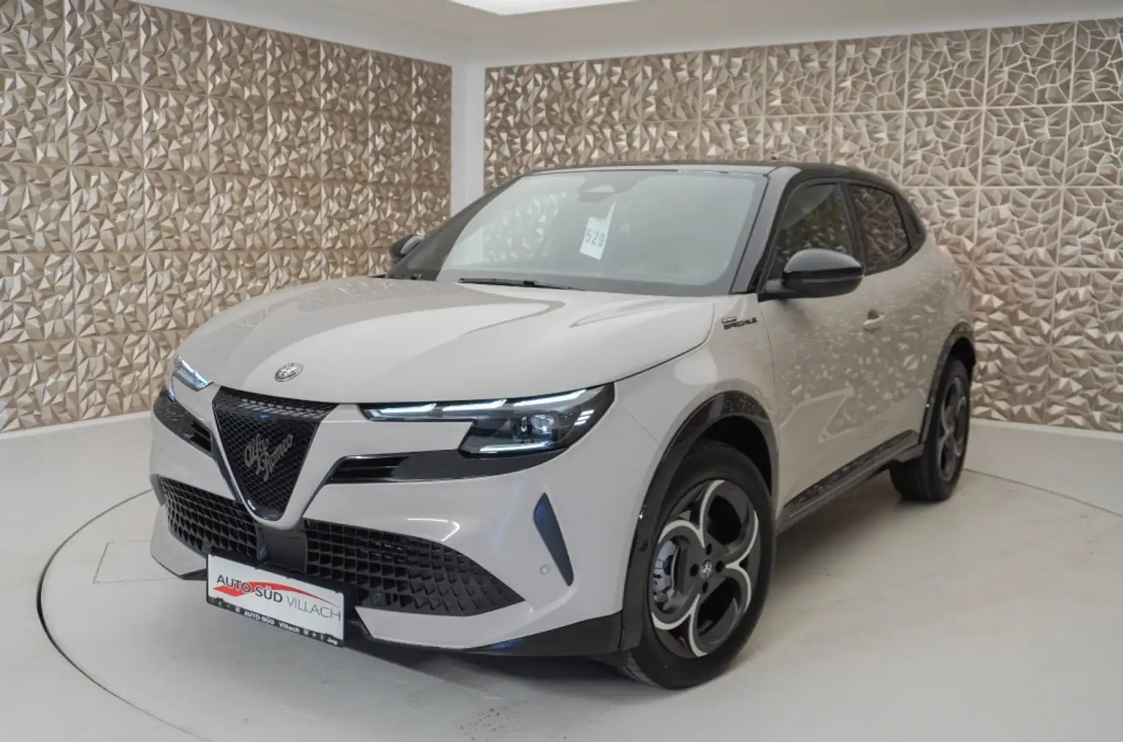 Alfa Romeo Junior IBR Q4 SPORT SPEC 145HP Schwarz - 1