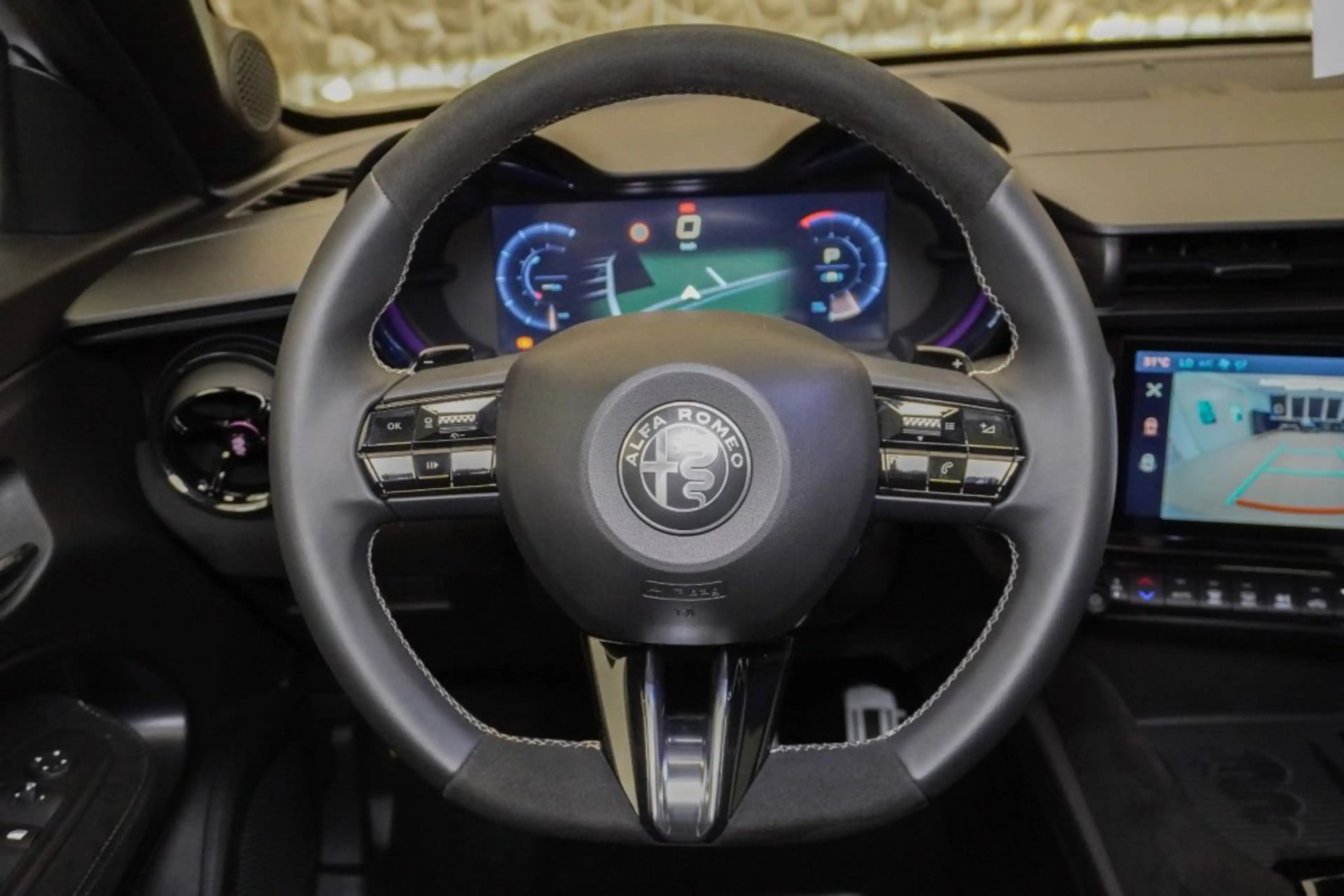 Alfa Romeo Junior IBR Q4 SPORT SPEC 145HP — photo 5