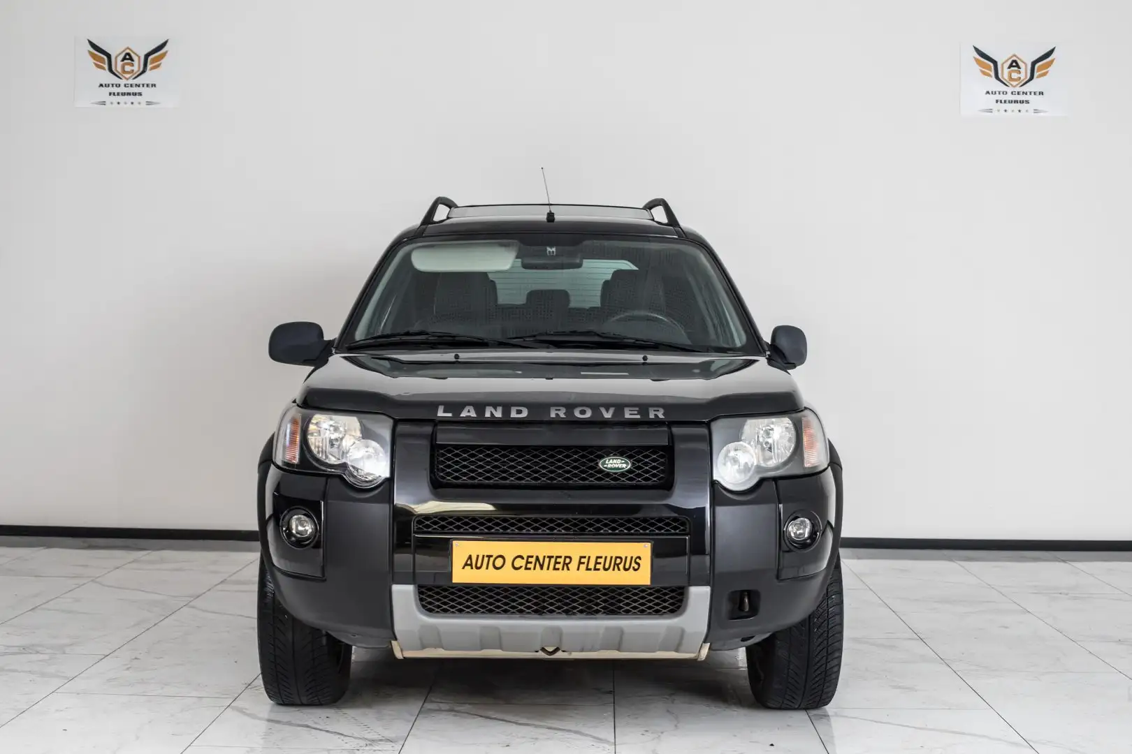 Land Rover Freelander 2.0 Turbo d4 HSE 4X4 Noir - 2