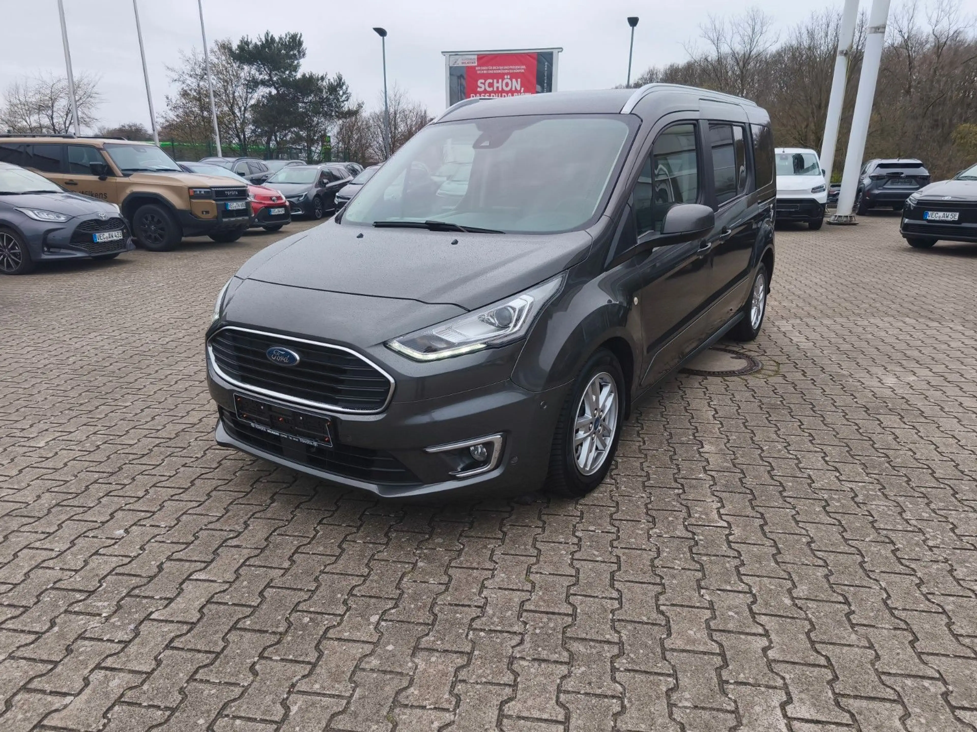 Ford Grand Tourneo Connect Titanium — photo 3