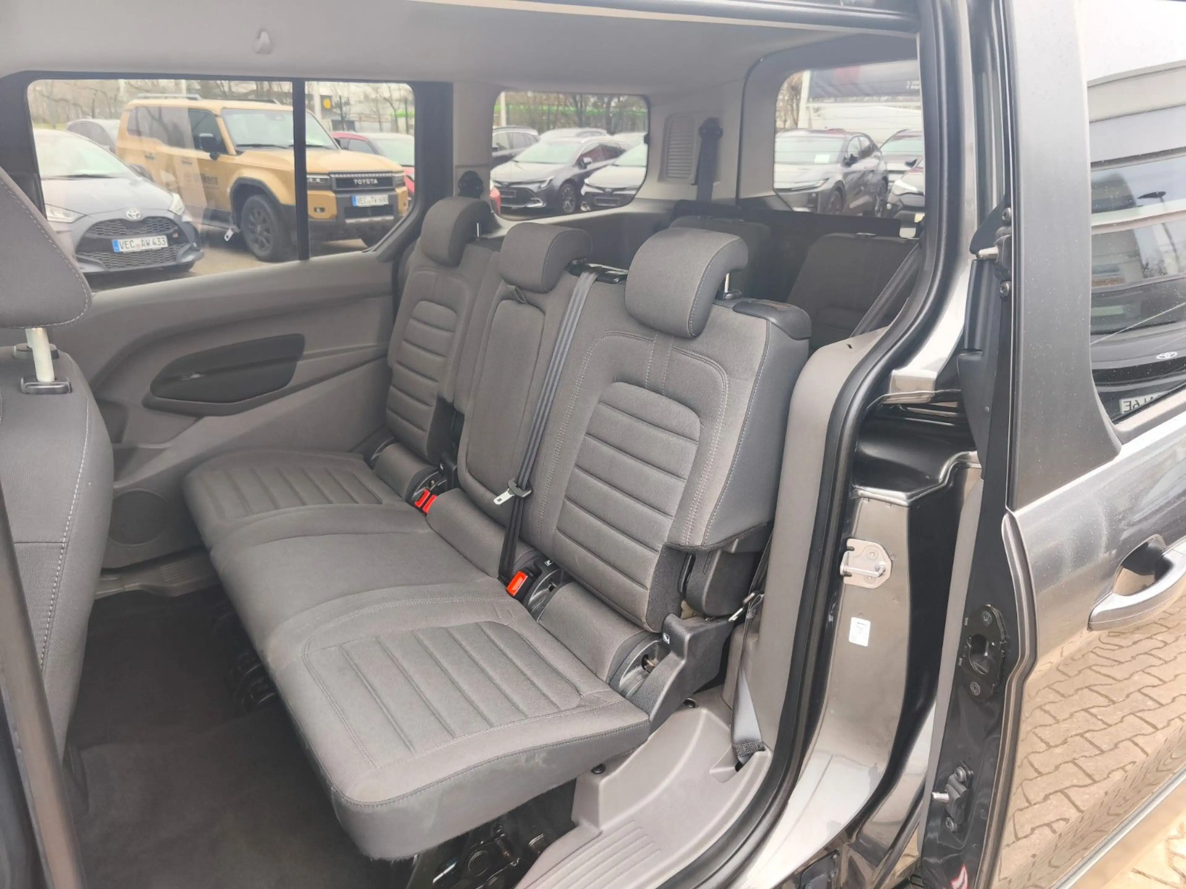 Ford Grand Tourneo Connect Titanium — photo 9