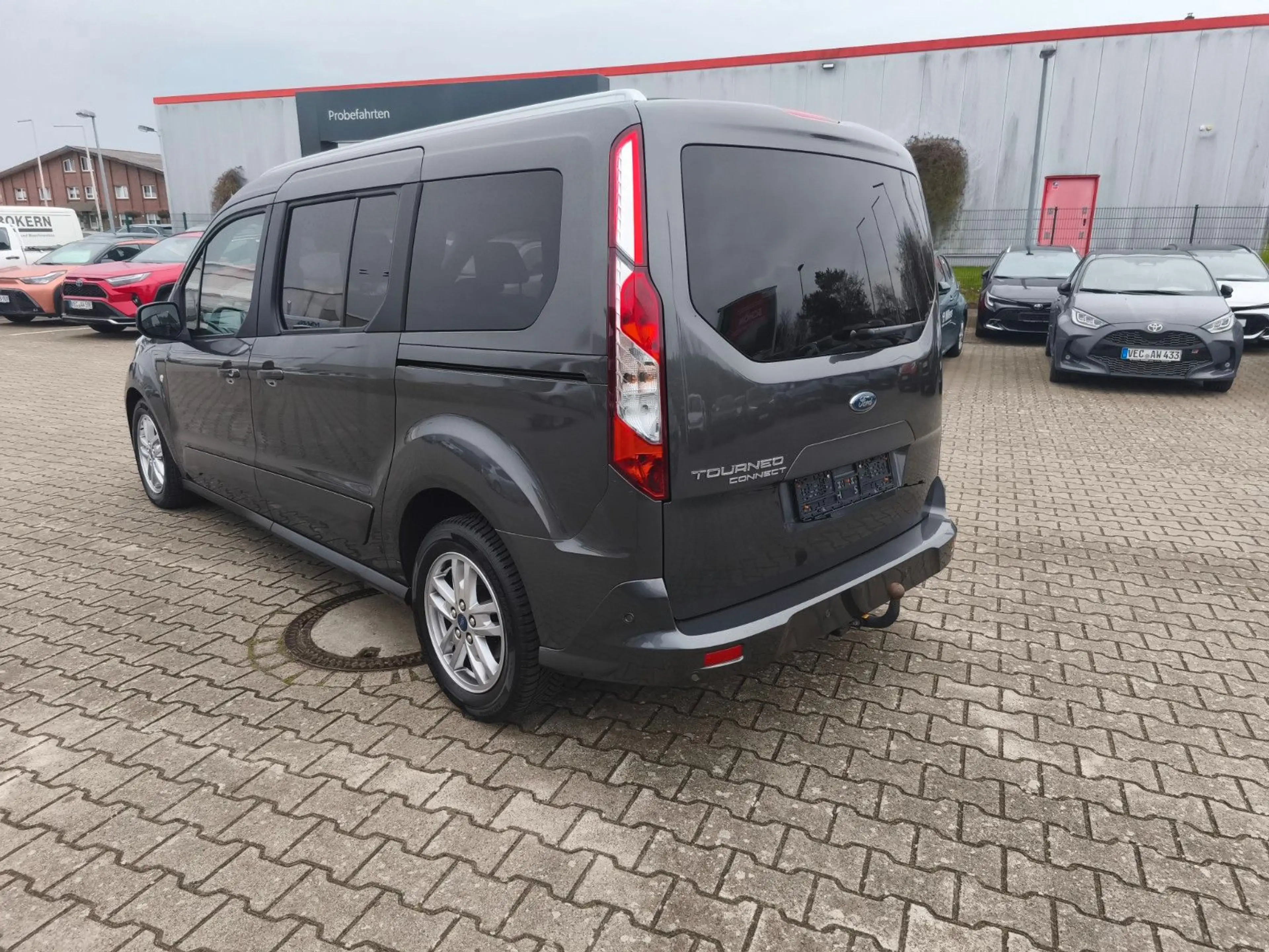 Ford Grand Tourneo Connect Titanium — photo 5