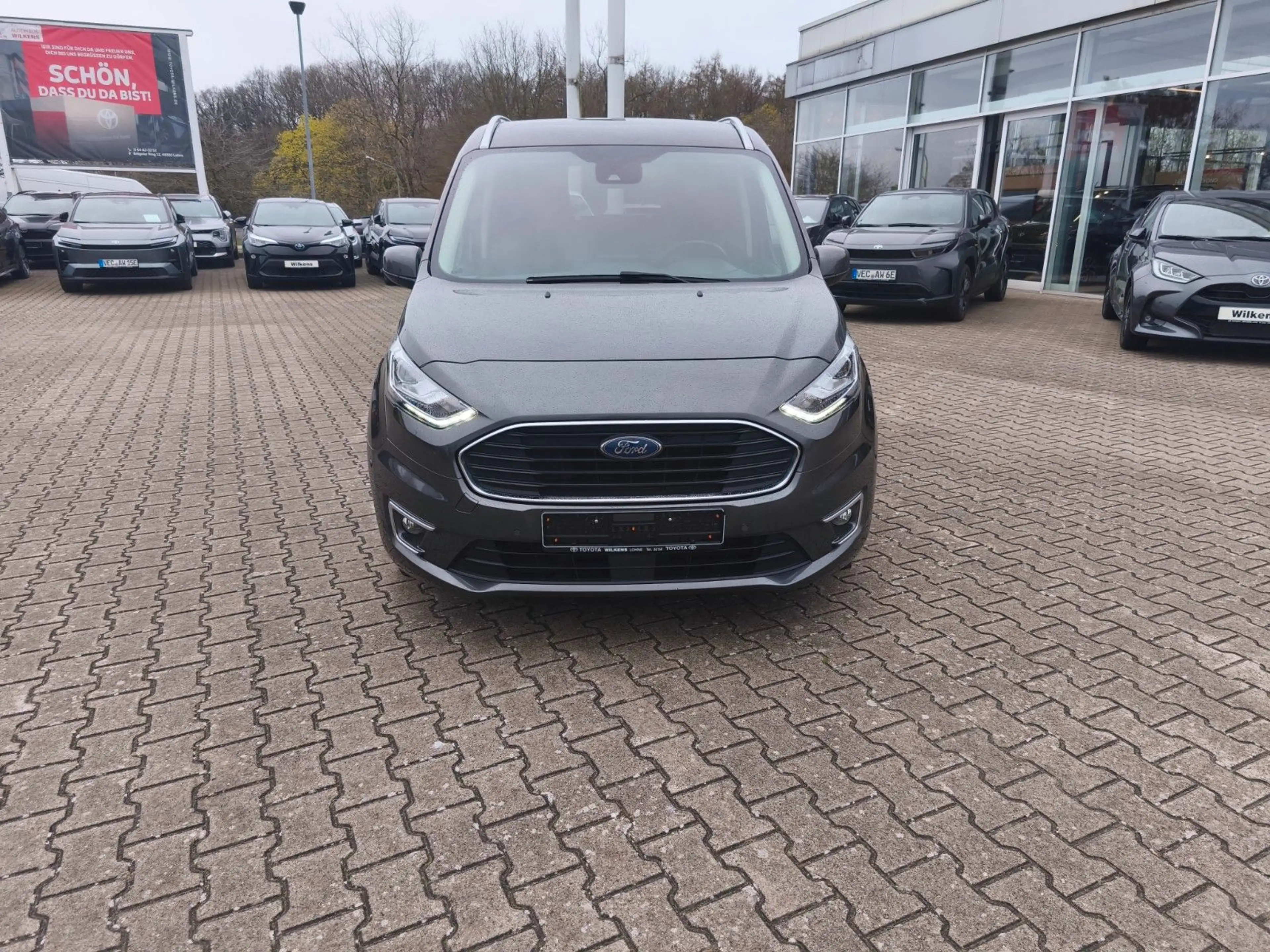 Ford Grand Tourneo Connect Titanium — photo 2