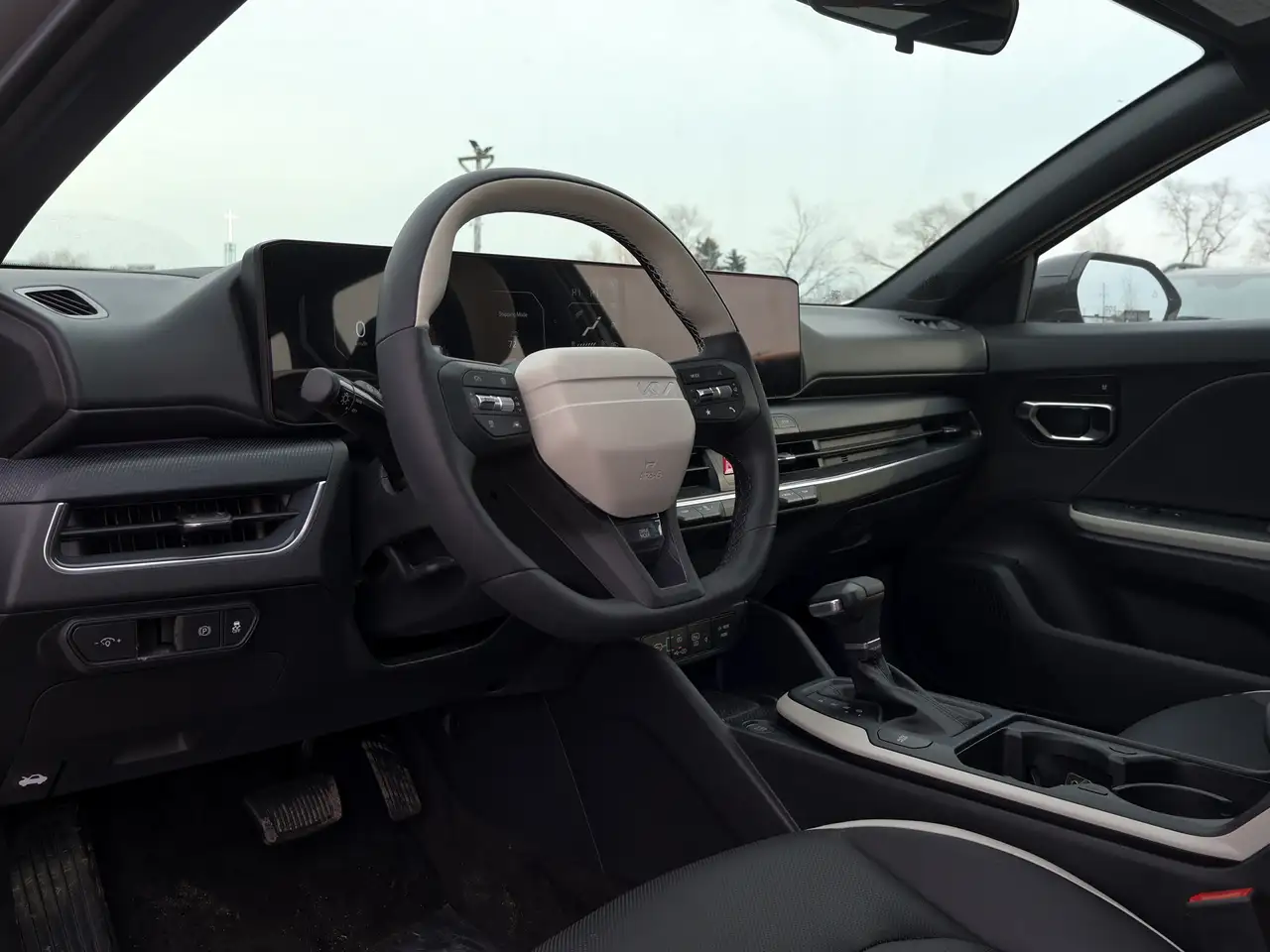 Kia K4 снимка Kia K4