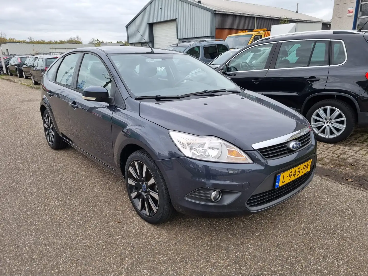 Ford Focus 1.6 Trend 74kw 5-Drs Clima Bj:2011 Grijs - 2