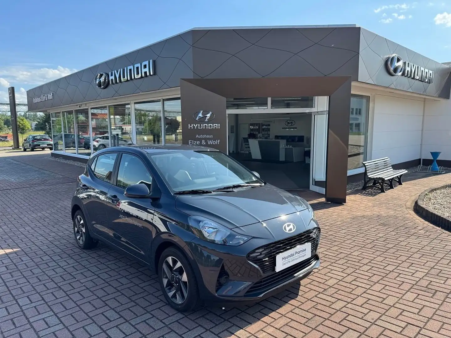 Hyundai i10 1.0 Trend Grau - 1