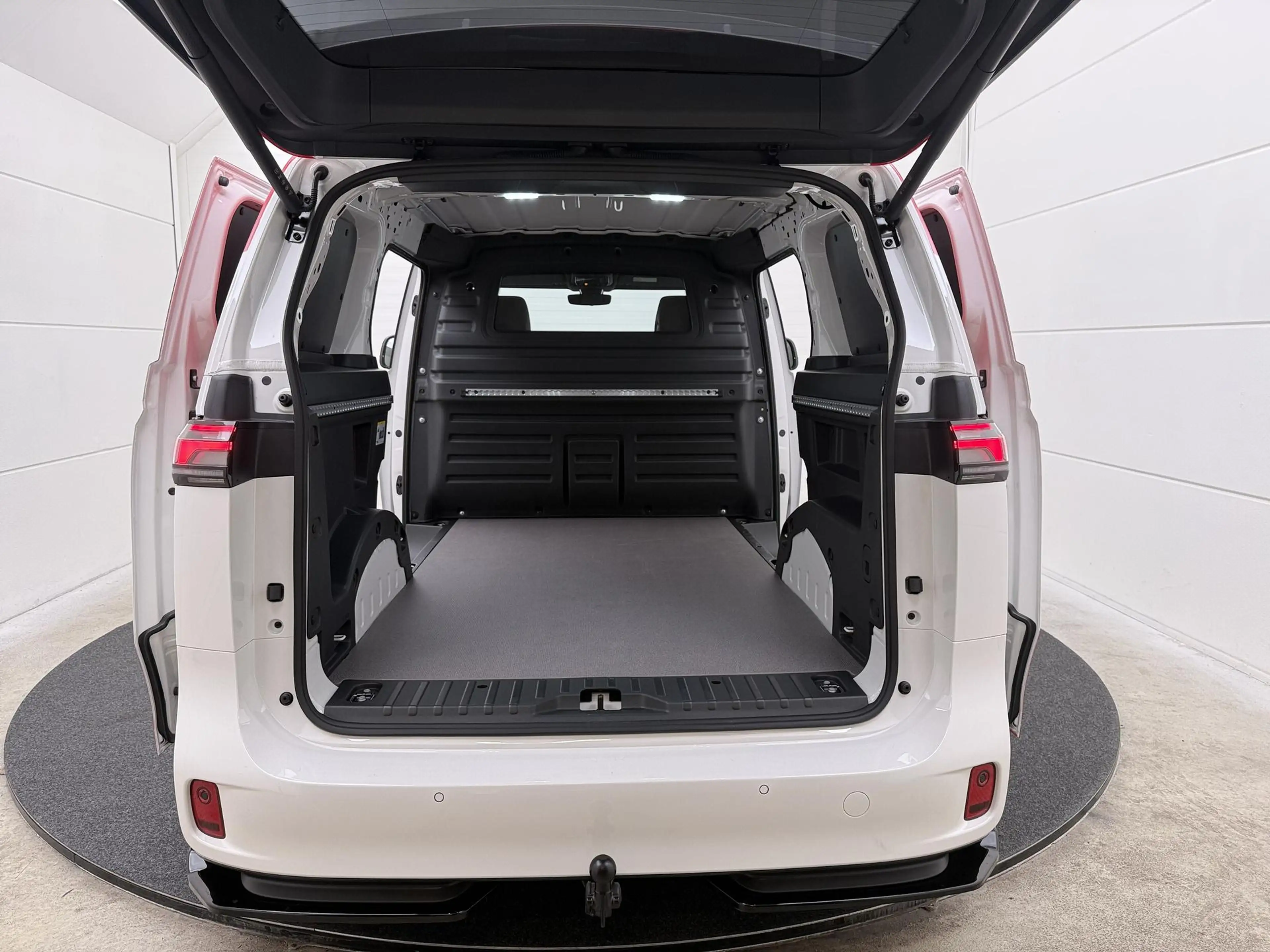 Volkswagen ID. Buzz Cargo Bedrijfswagens Bulli Limited Edition 250 kW / 340 — photo 6