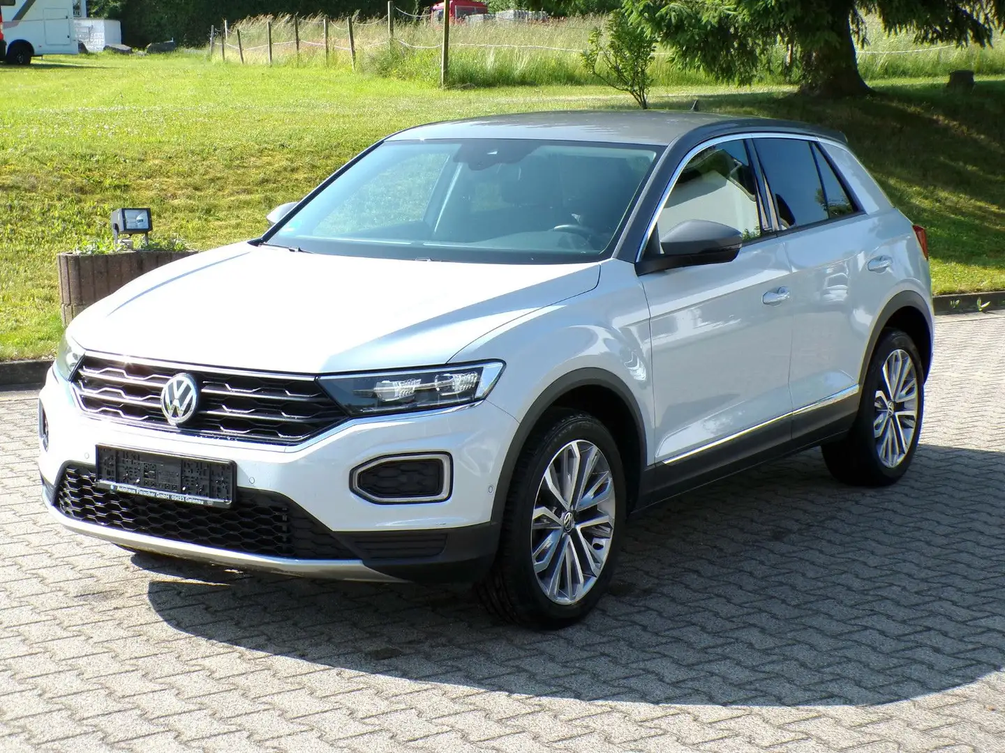 Volkswagen T-Roc IQ.DRIVE 1.5 TSI Silber - 1