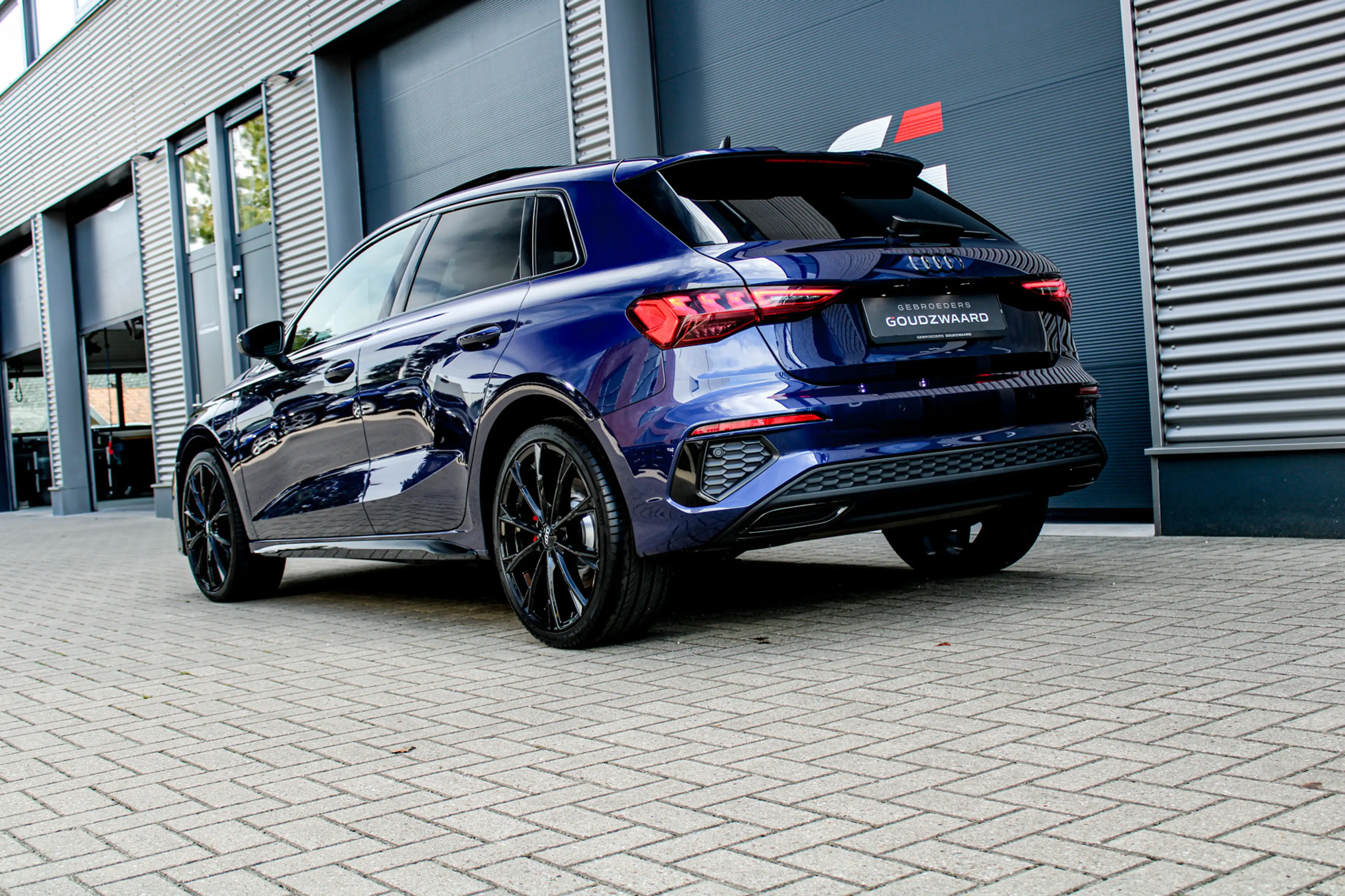Audi A3 Sportback 45 TFSI e S edition Competition | Pano | — photo 3