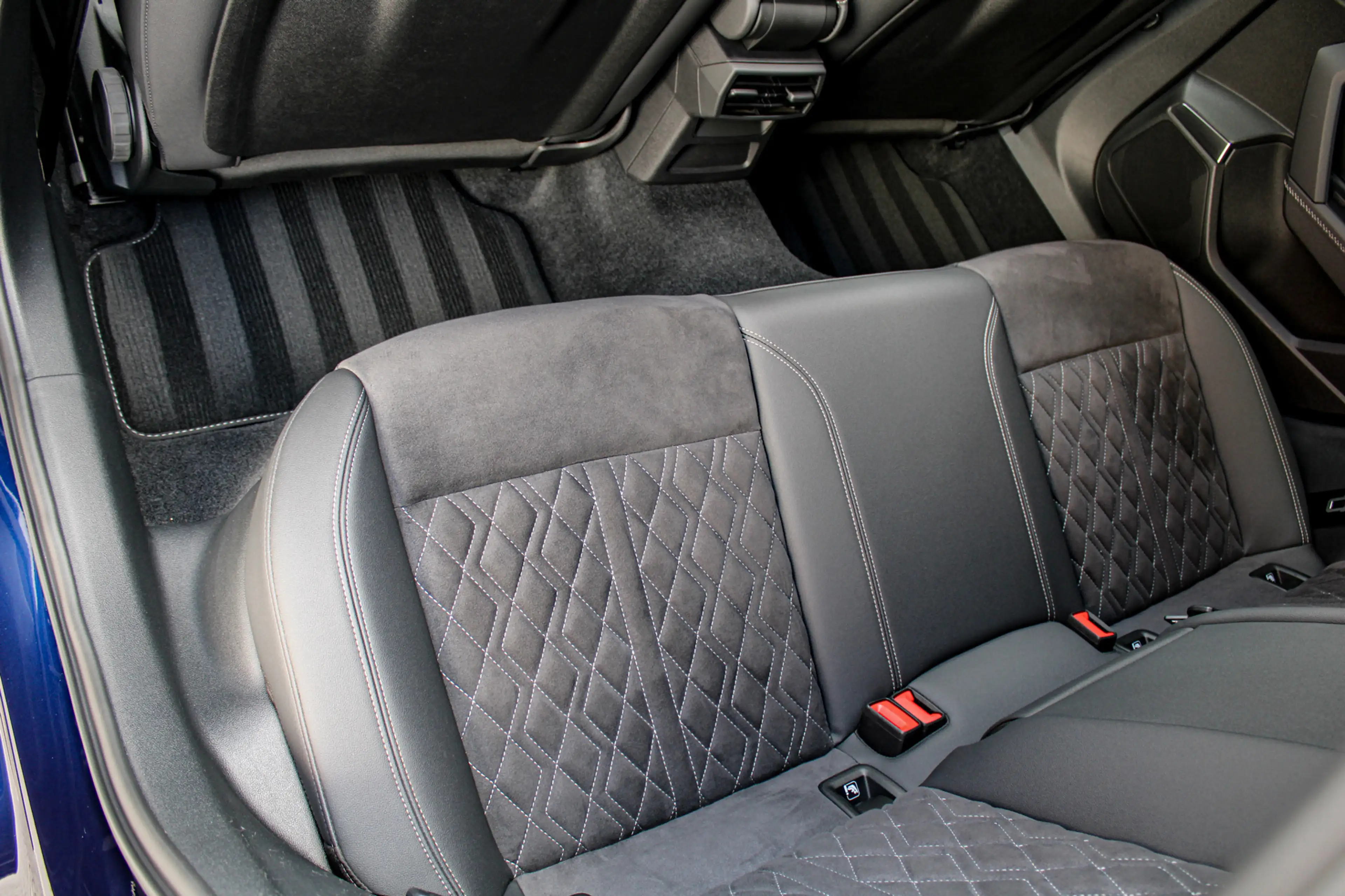 Audi A3 Sportback 45 TFSI e S edition Competition | Pano | — photo 18