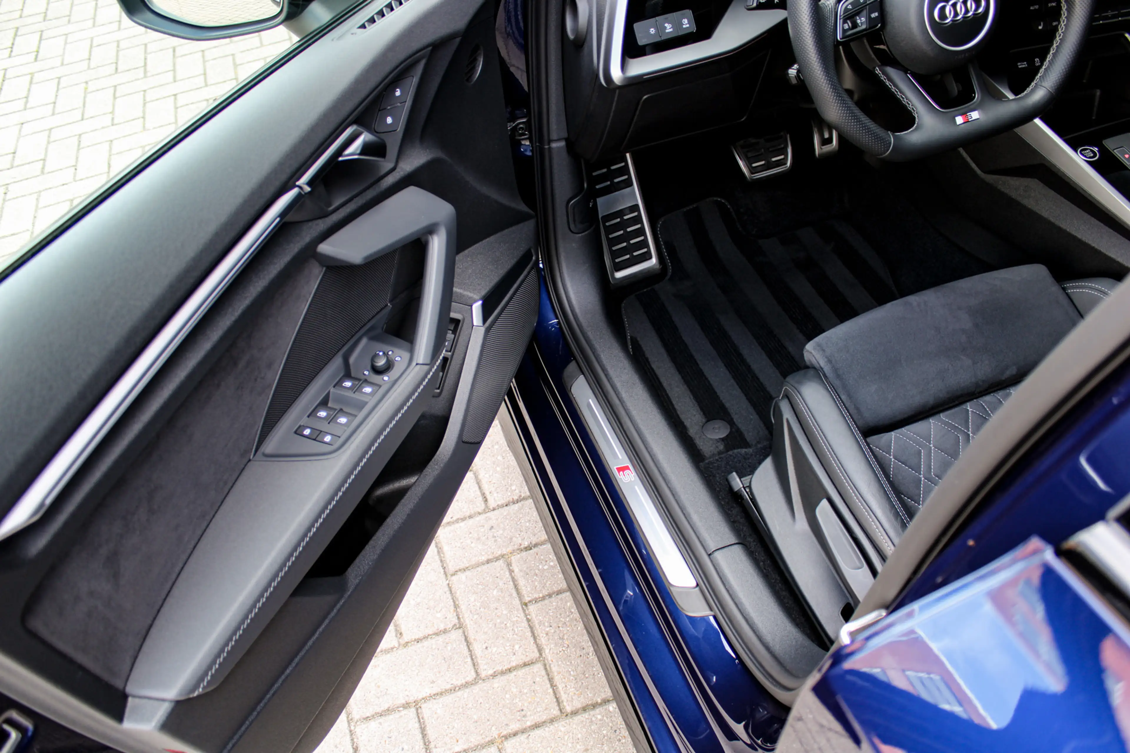 Audi A3 Sportback 45 TFSI e S edition Competition | Pano | — photo 7
