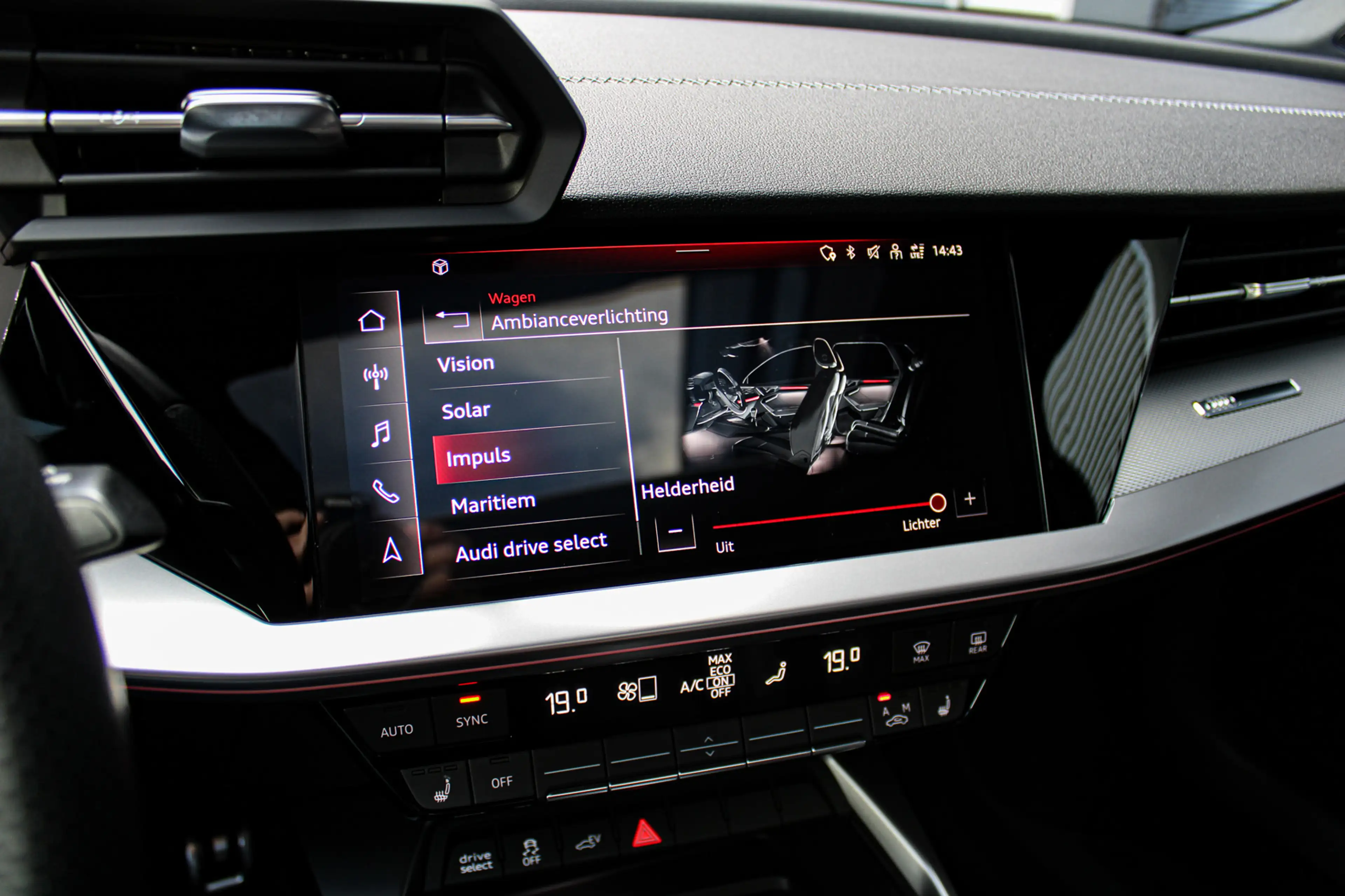 Audi A3 Sportback 45 TFSI e S edition Competition | Pano | — photo 15