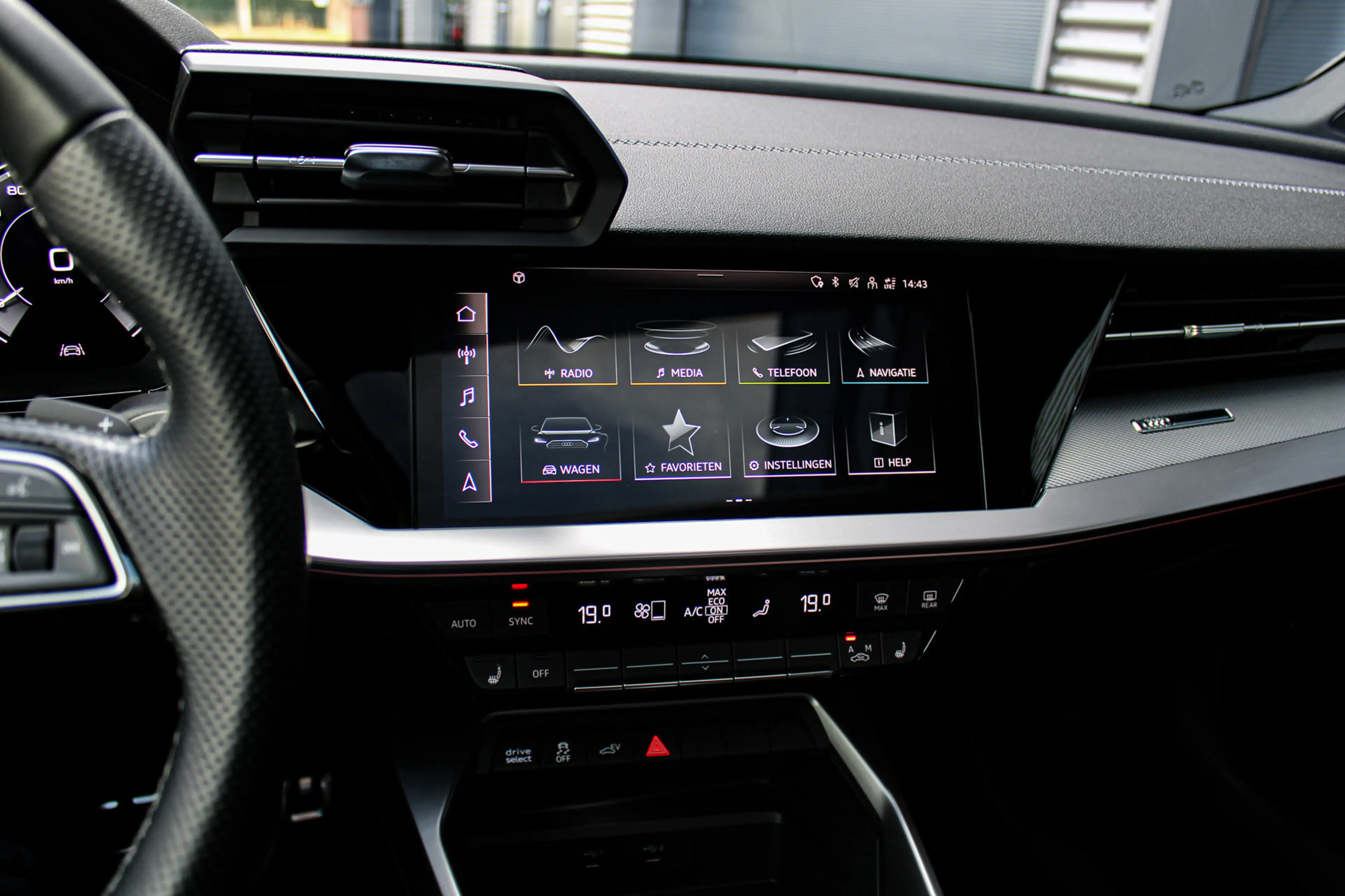 Audi A3 Sportback 45 TFSI e S edition Competition | Pano | — photo 13