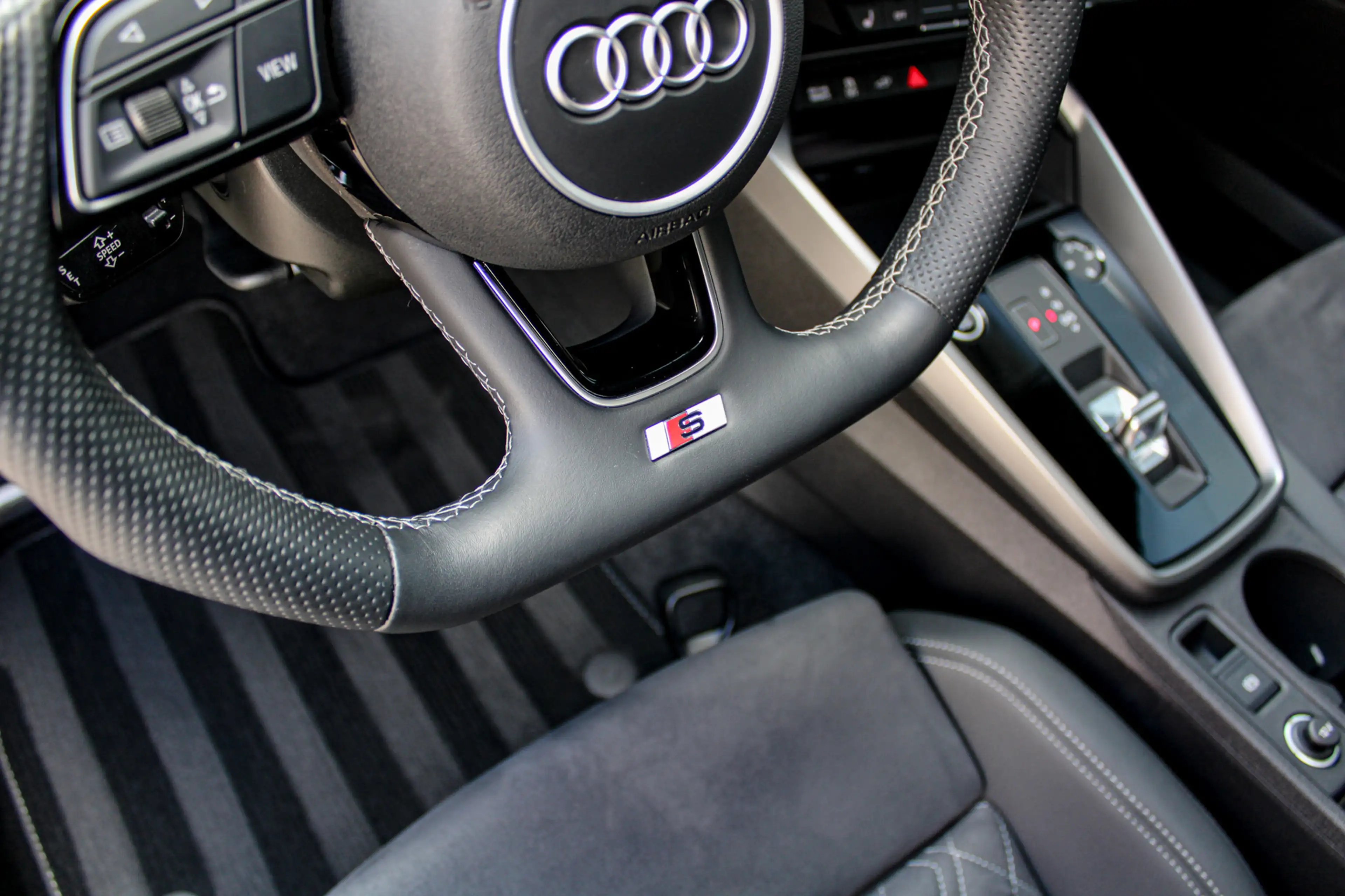 Audi A3 Sportback 45 TFSI e S edition Competition | Pano | — photo 6