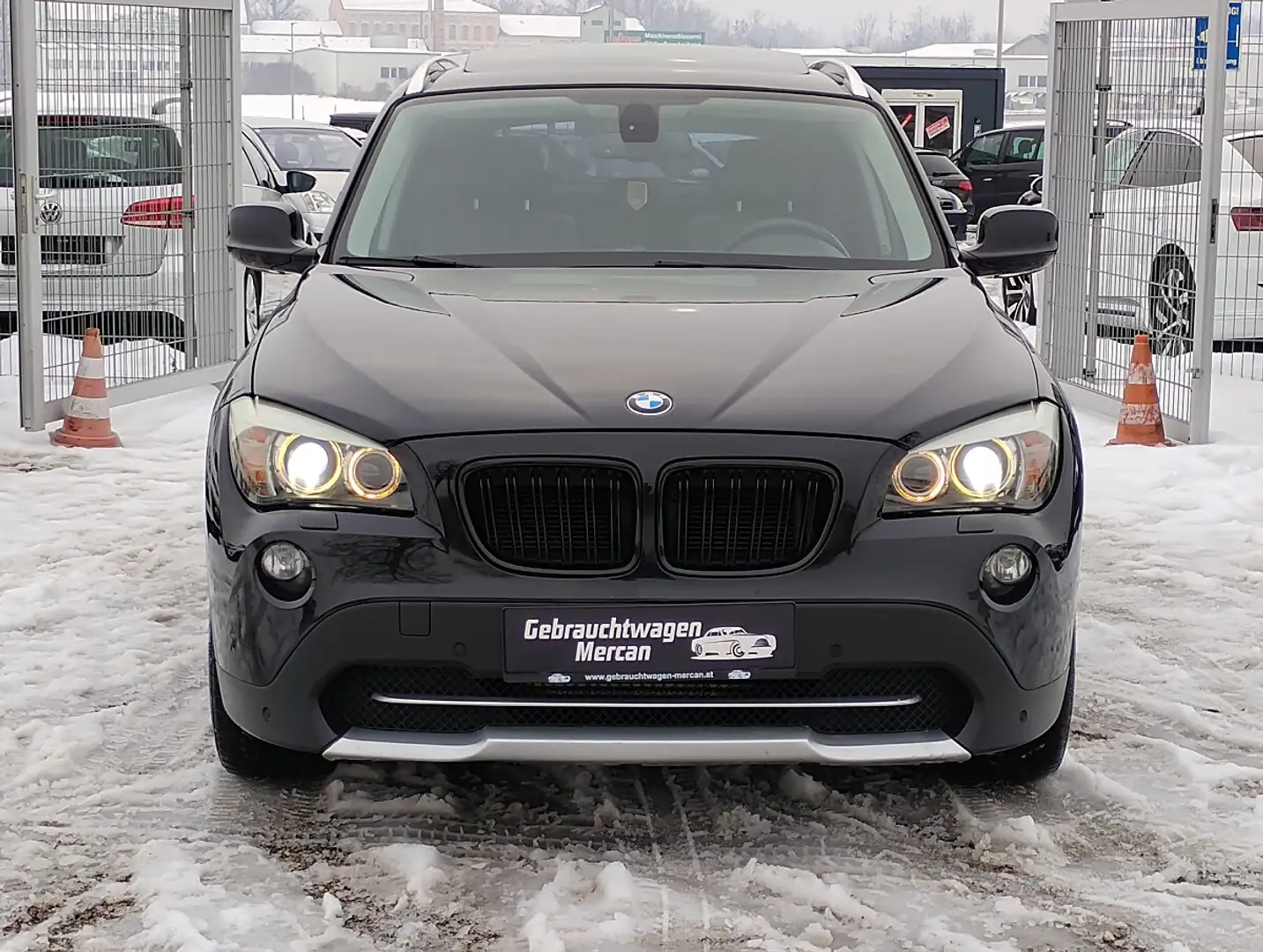 BMW X1 xDrive20d Österreich Paket Aut. Schwarz - 2