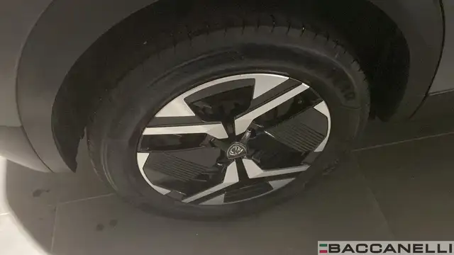 Peugeot 2008 view 8