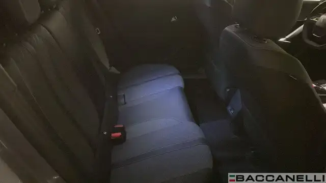 Peugeot 2008 view 11