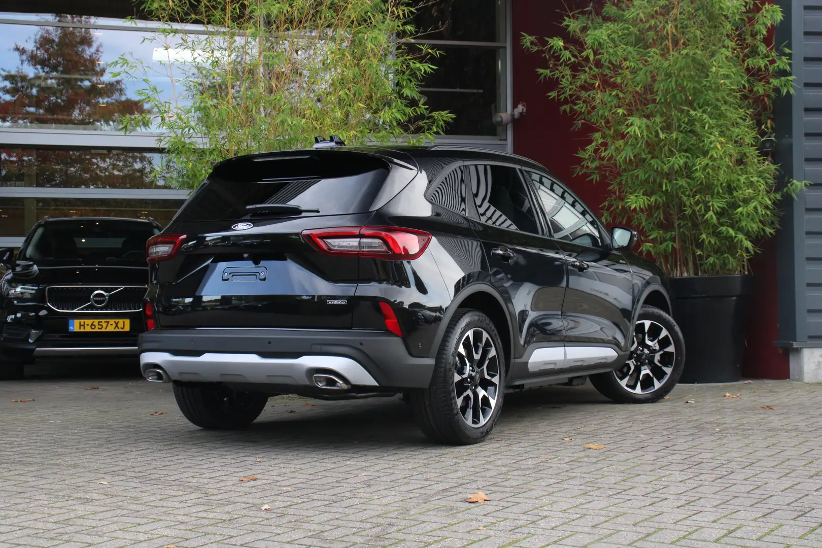 Ford Kuga 2.5 PHEV Active X | Full options! | Uit voorraad l Zwart - 2