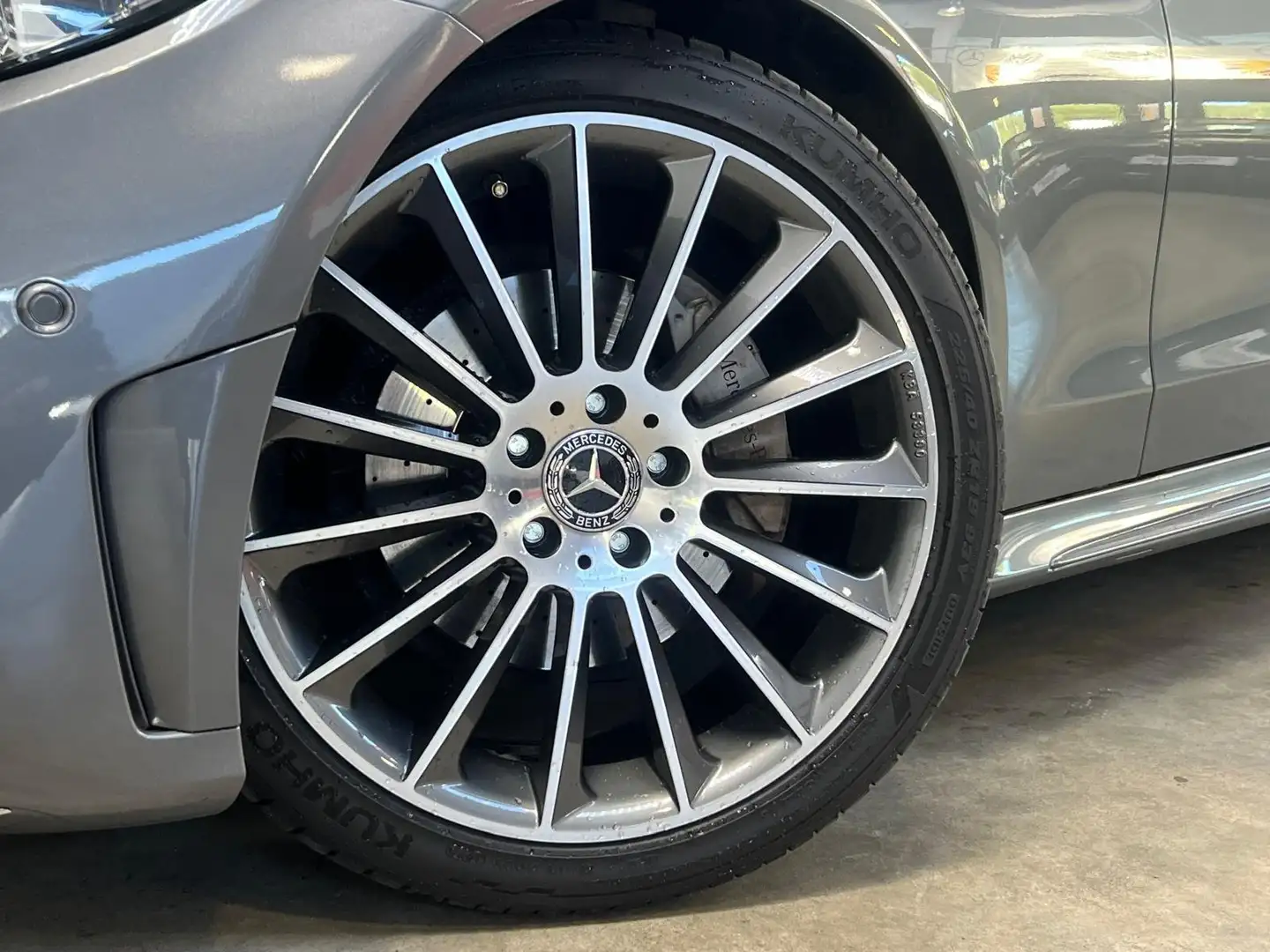 Mercedes-Benz C 220 Classe C Cabriolet 220 d 9G-Tronic AMG Line Grijs - 2