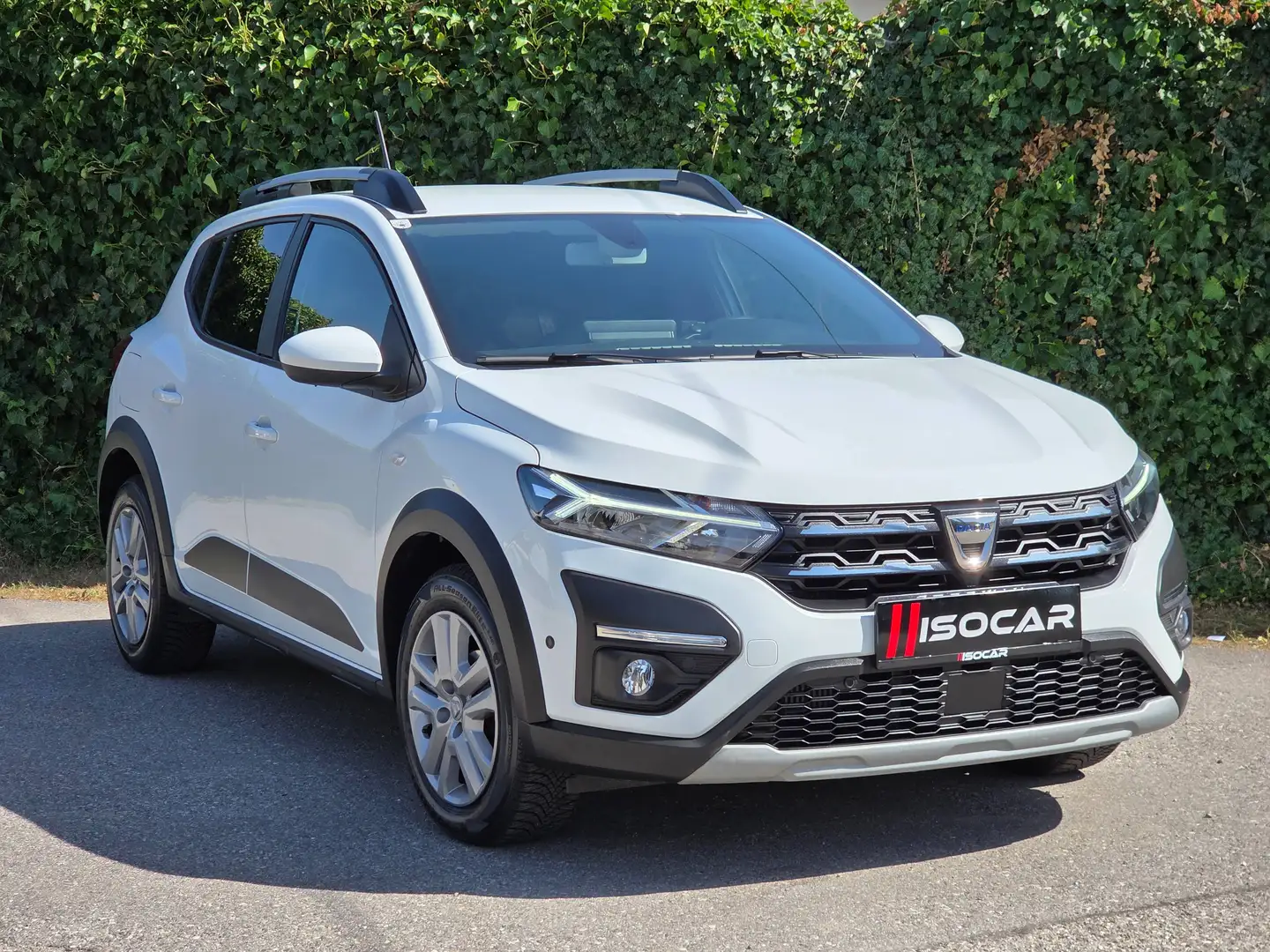 Dacia Sandero Stepway TCe 90 // 1.HAND // WENIG KM // LED // KAMERA // NAVI // Weiß - 1