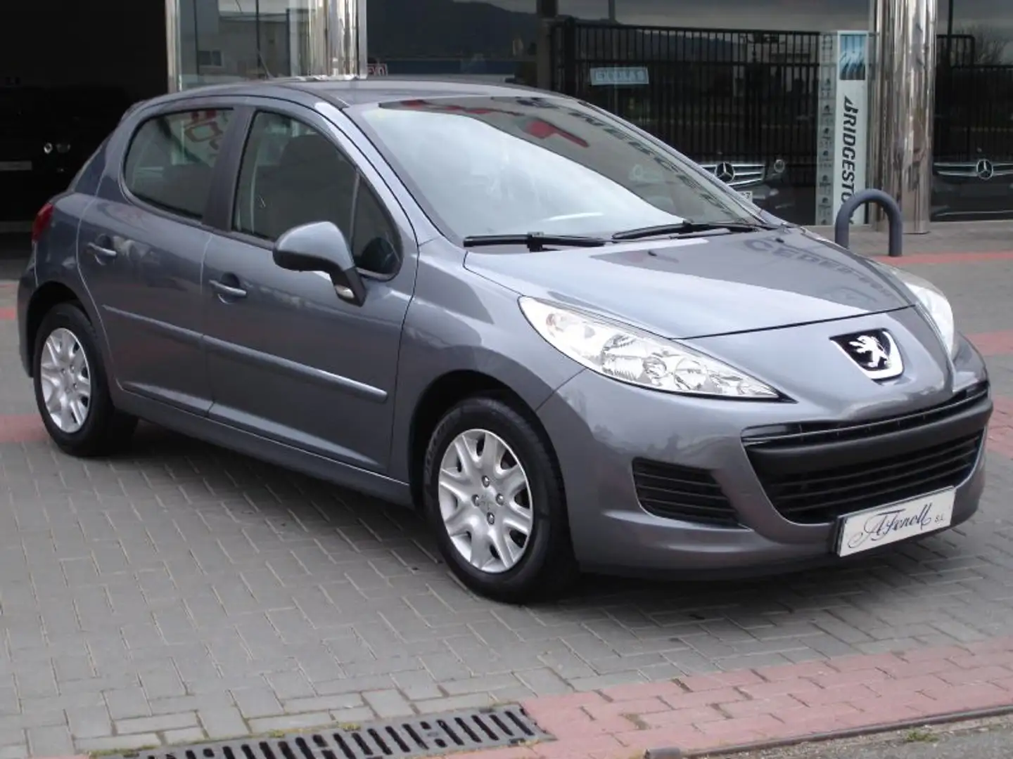 Peugeot 207 1.4HDI Confort Gris - 1