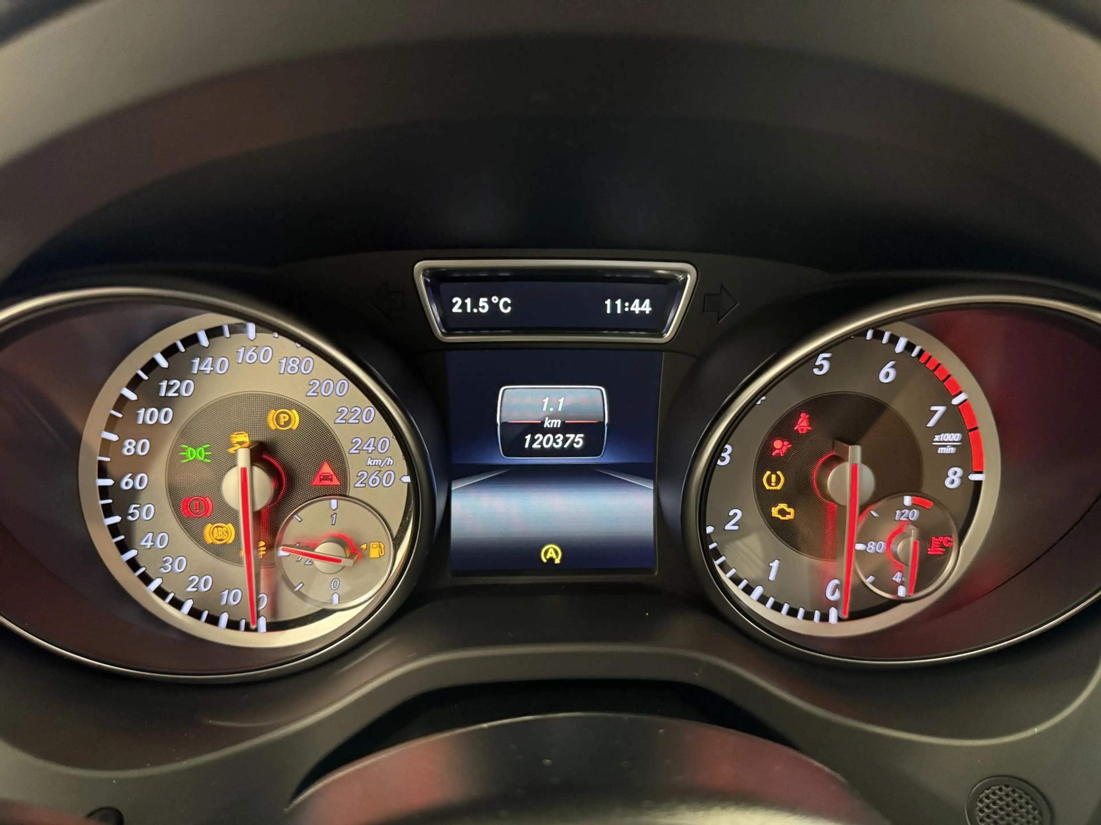 Mercedes-Benz CLA 200 *1.Hand - Navi - Kamera* — photo 14