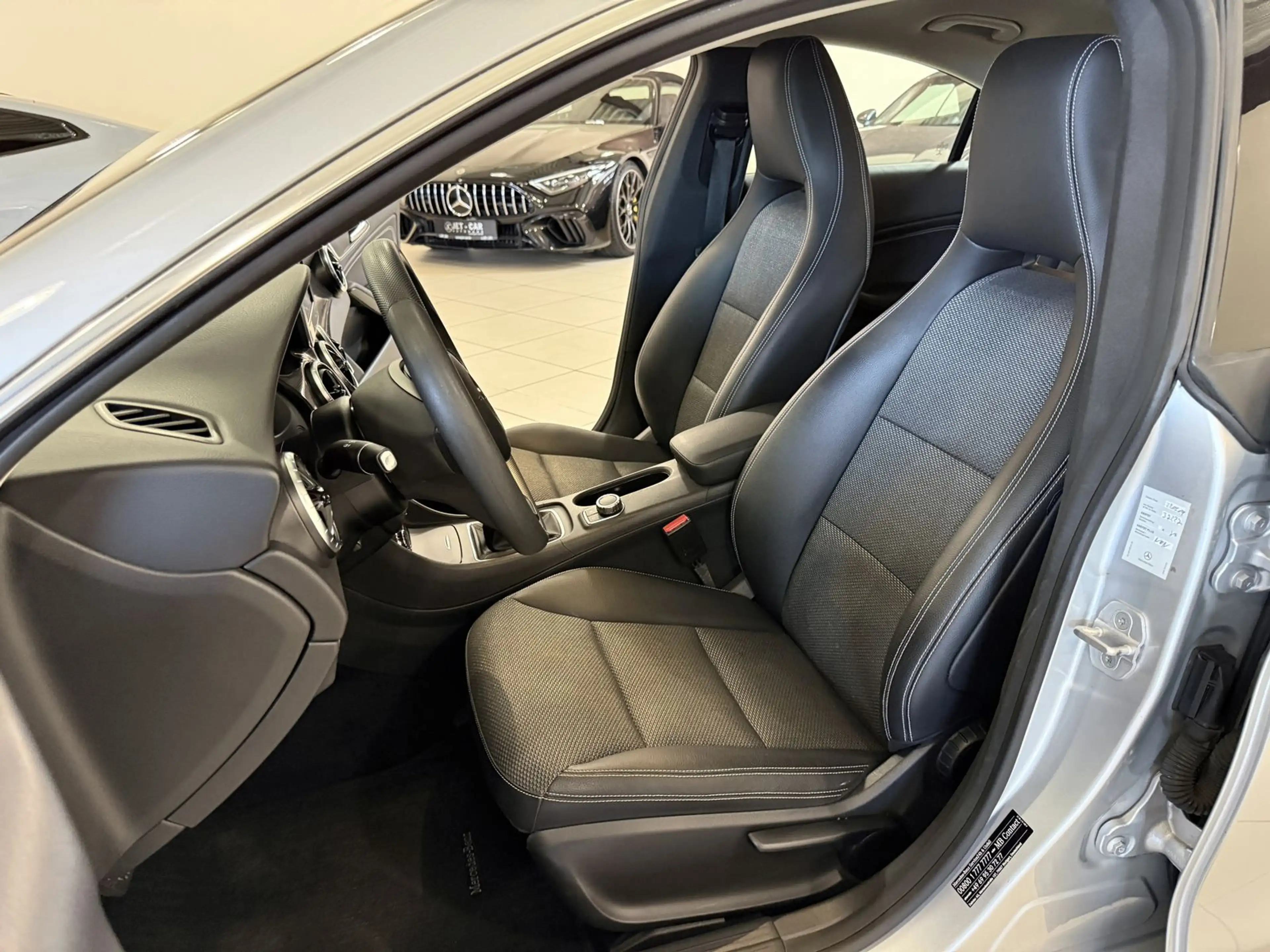 Mercedes-Benz CLA 200 *1.Hand - Navi - Kamera* — photo 10