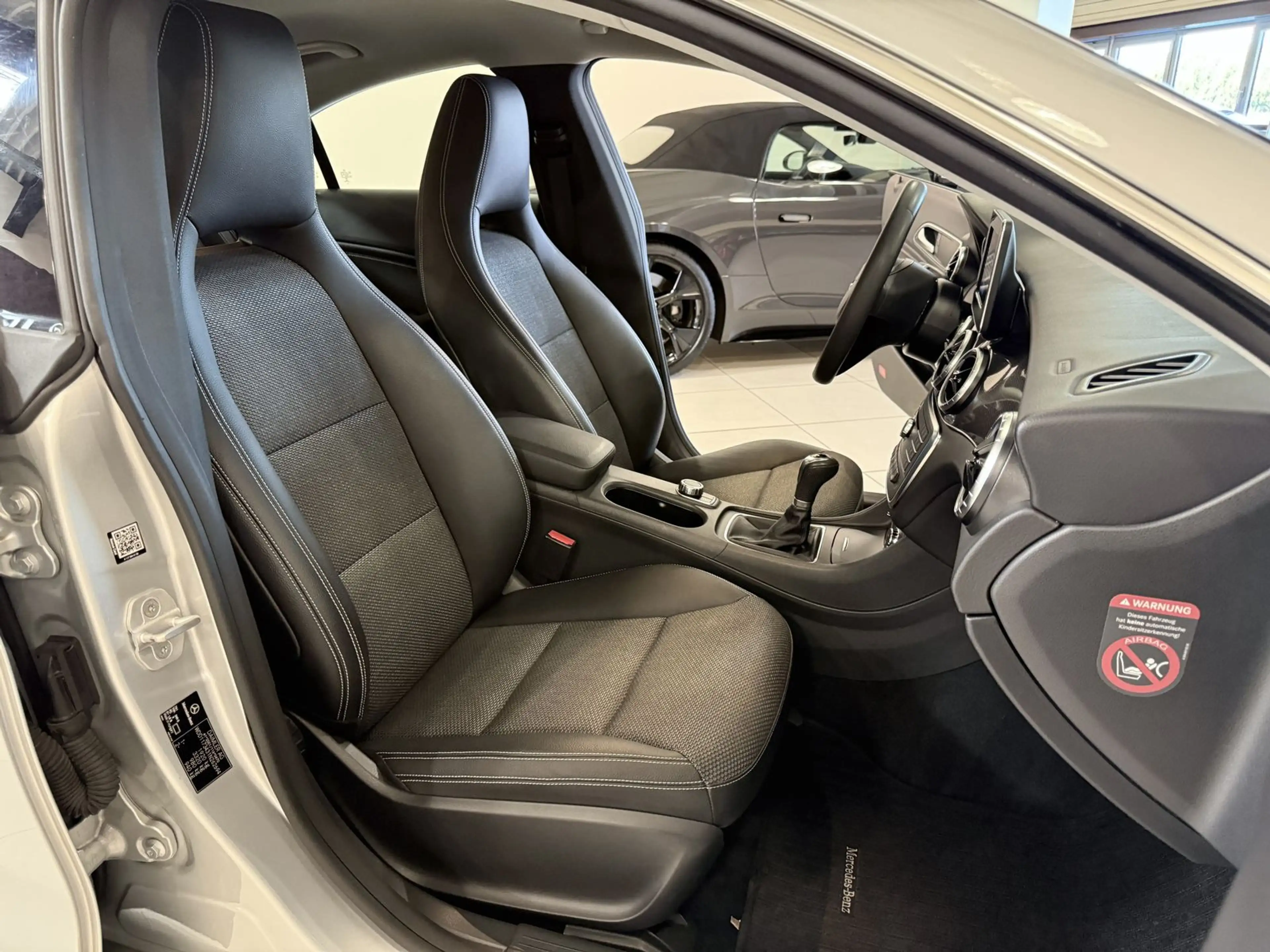 Mercedes-Benz CLA 200 *1.Hand - Navi - Kamera* — photo 8