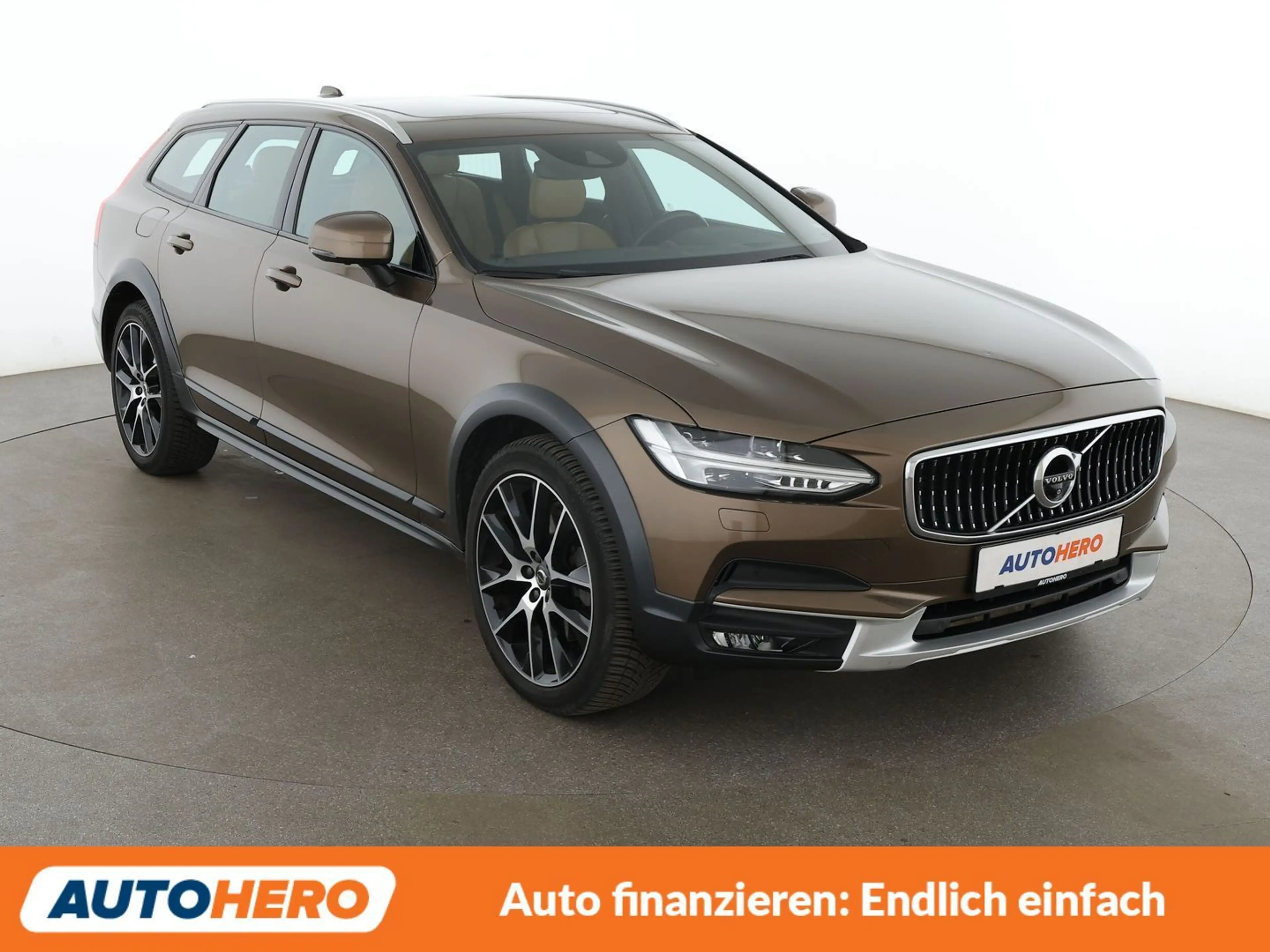 Volvo V90 Cross Country 2.0 D5 AWD Aut.*NAVI*HUD*LED* — photo 8