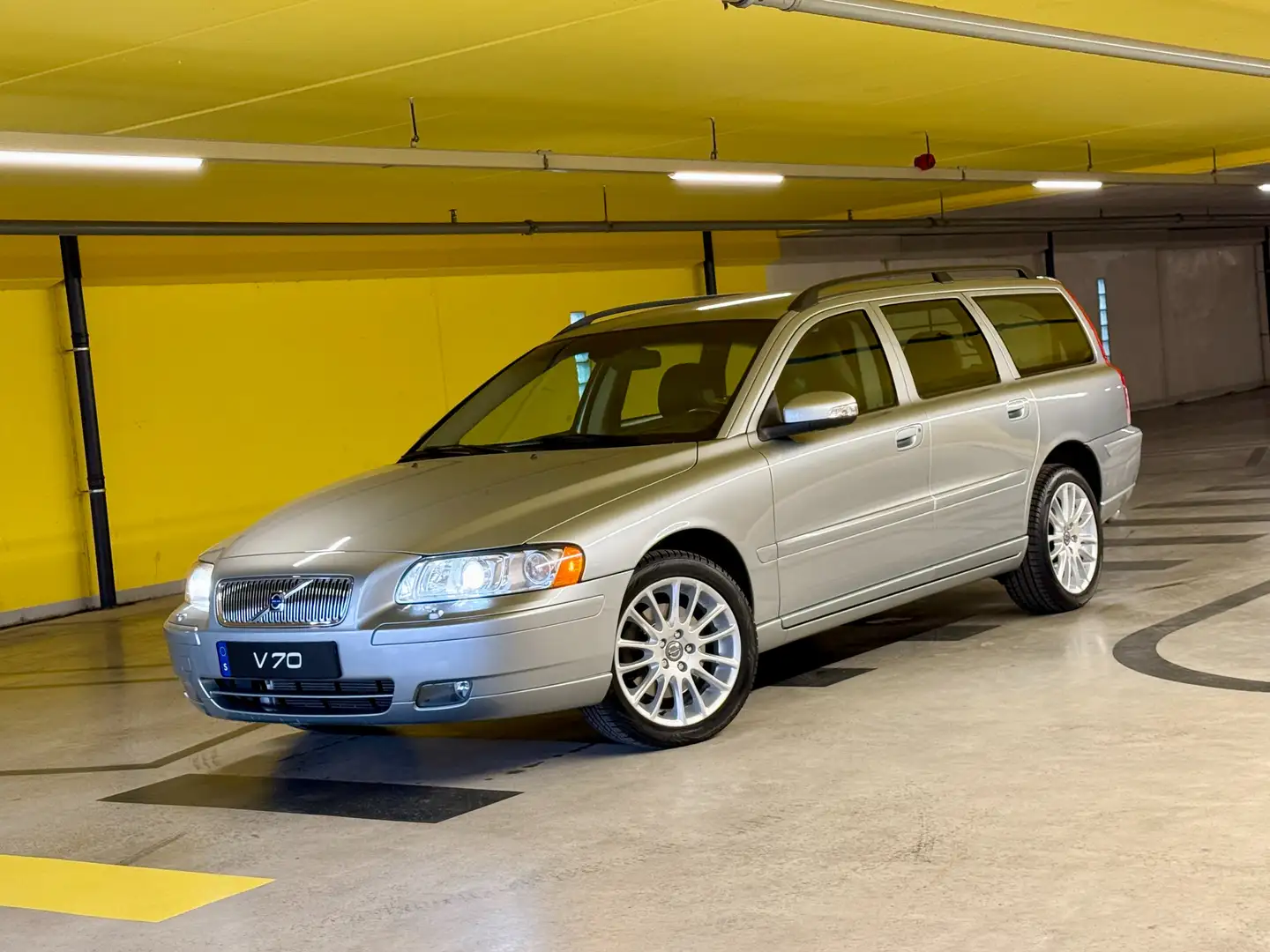 Volvo V70 2.5T AWD | Youngtimer | Airco | PDC | NIEUW! Argent - 1