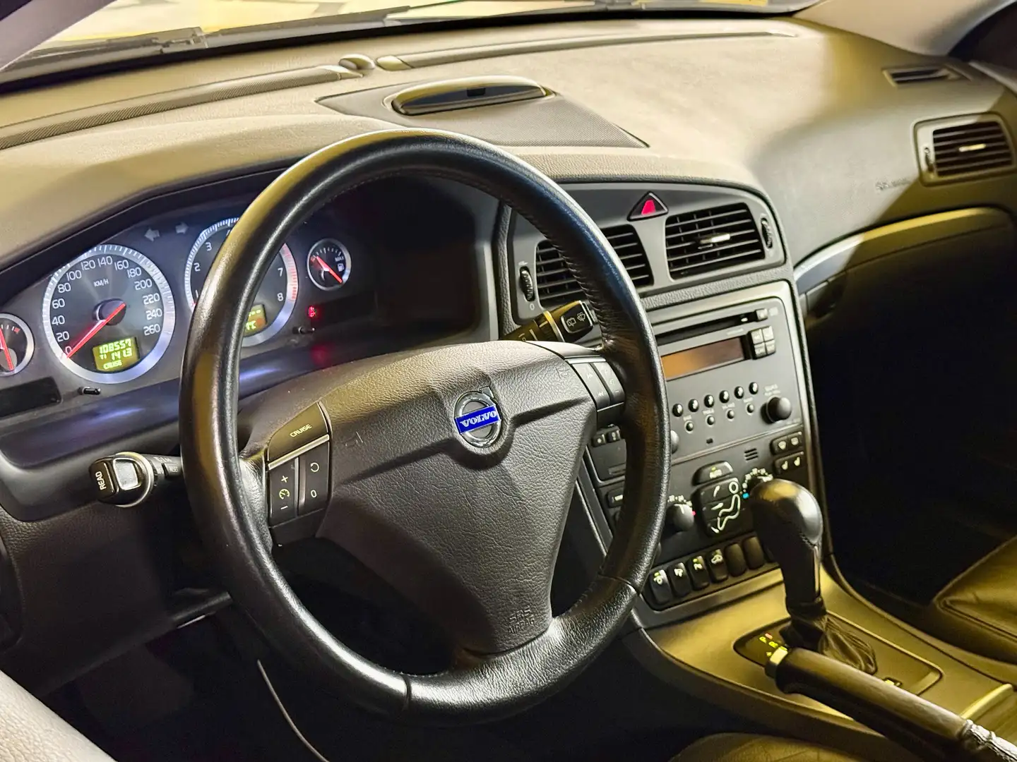 Volvo V70 2.5T AWD | Youngtimer | Airco | PDC | NIEUW! Argent - 2