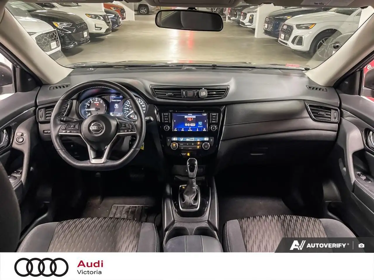 Nissan Rogue снимка Nissan Rogue