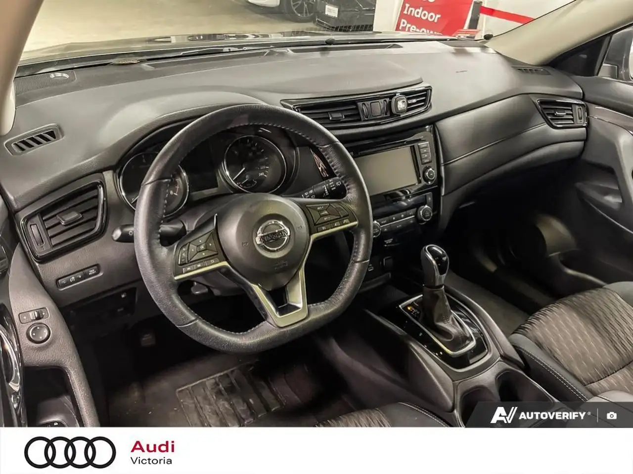Nissan Rogue снимка Nissan Rogue