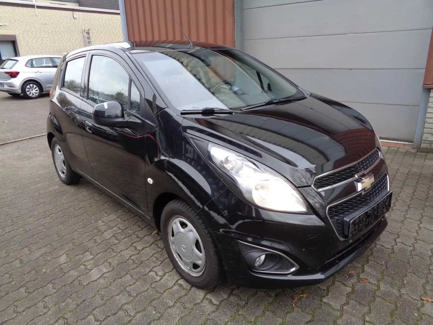 Chevrolet Spark 1.0 LT Schwarz - 1
