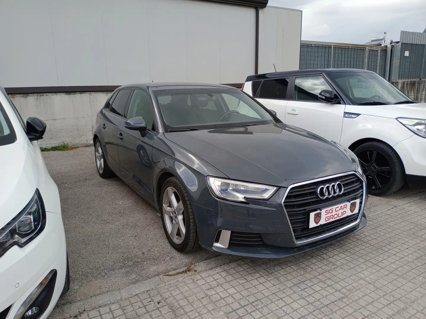 Audi A3 SportBack 1.6 Tdi 115 CV Gris - 2