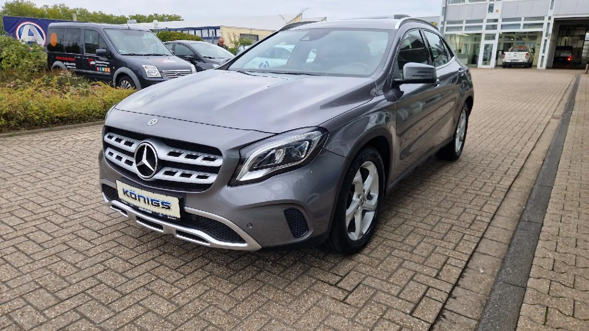 Mercedes-Benz GLA 180 GLA 180 Grau - 1