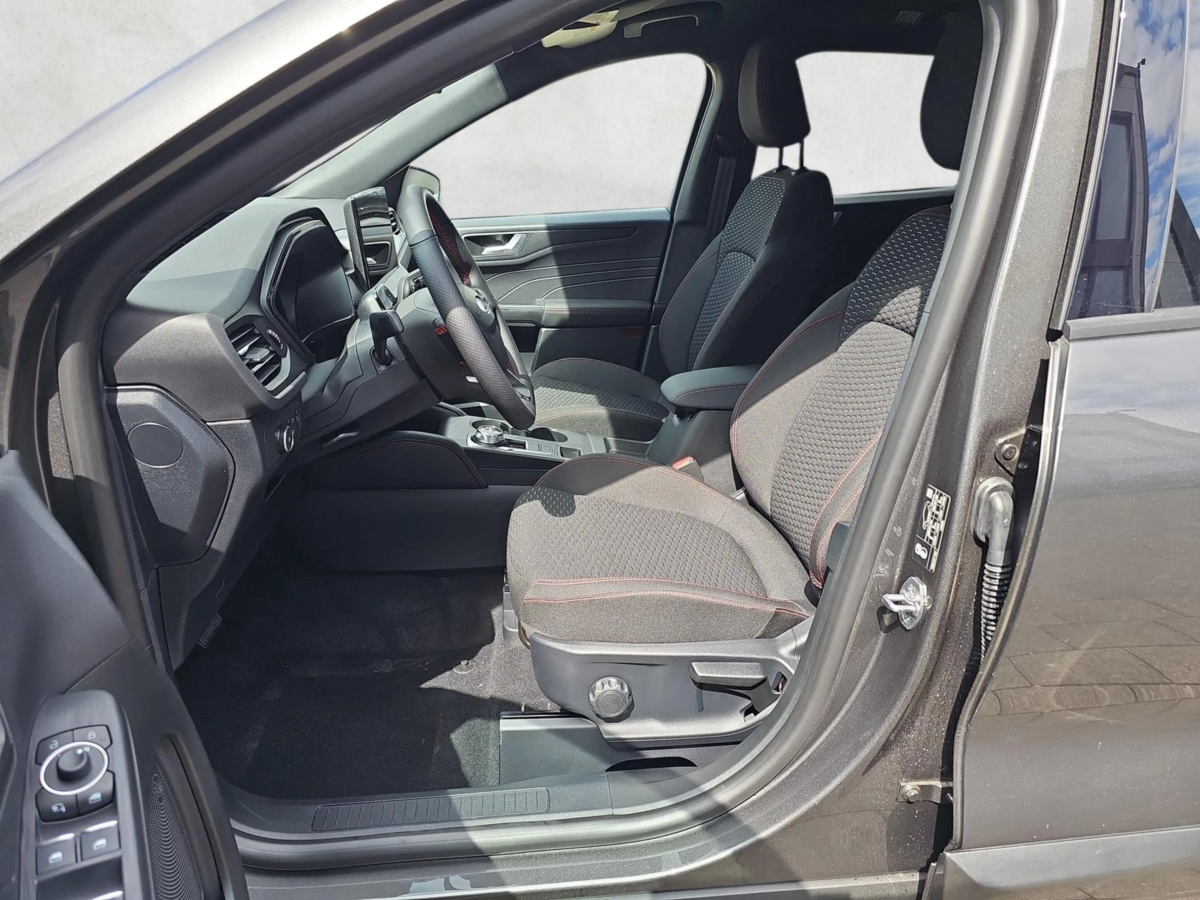 Ford Kuga 1.5 EB Autom. ST Line 5J.Gar AHK schwenkb — photo 10