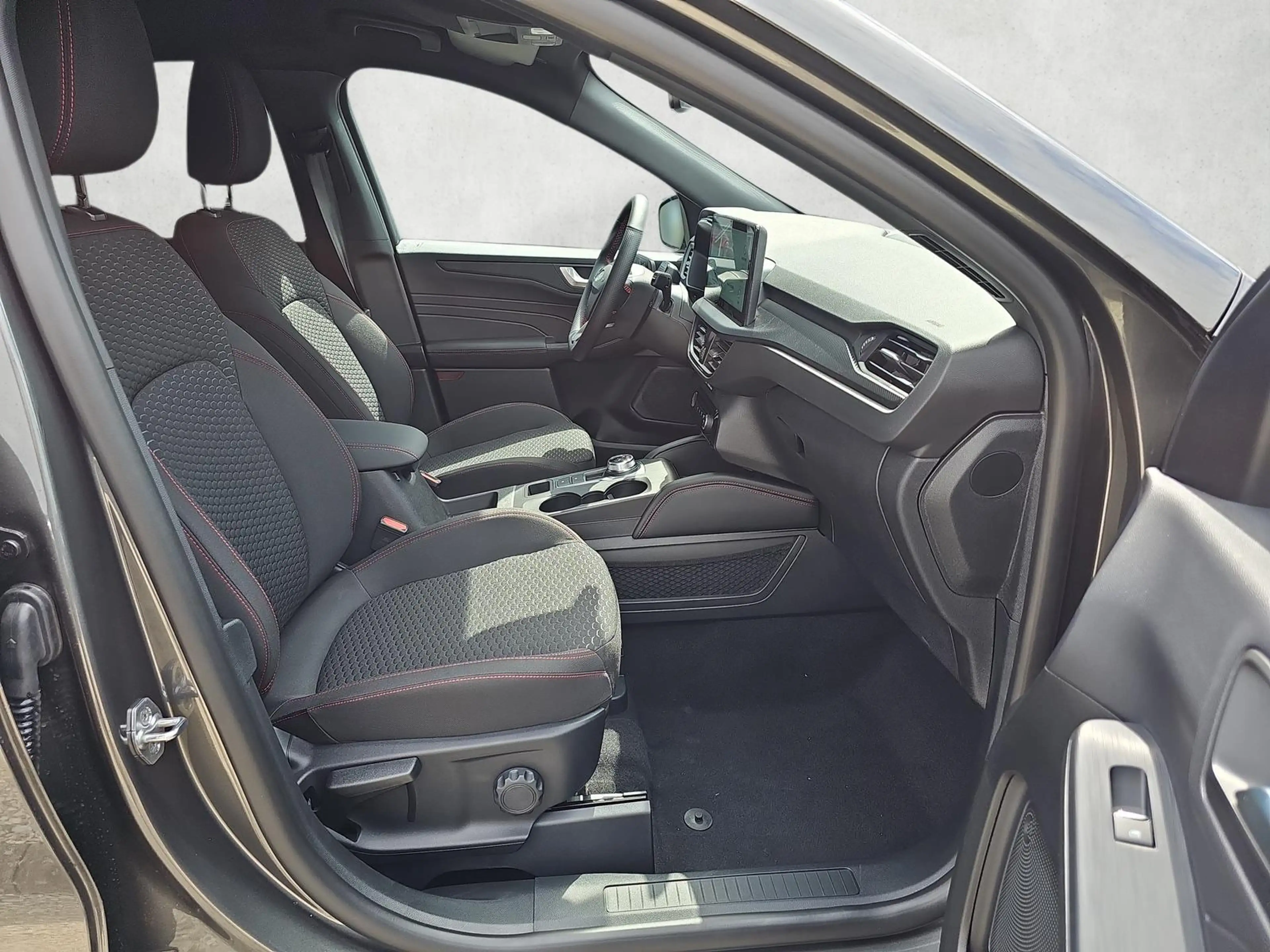 Ford Kuga 1.5 EB Autom. ST Line 5J.Gar AHK schwenkb — photo 11