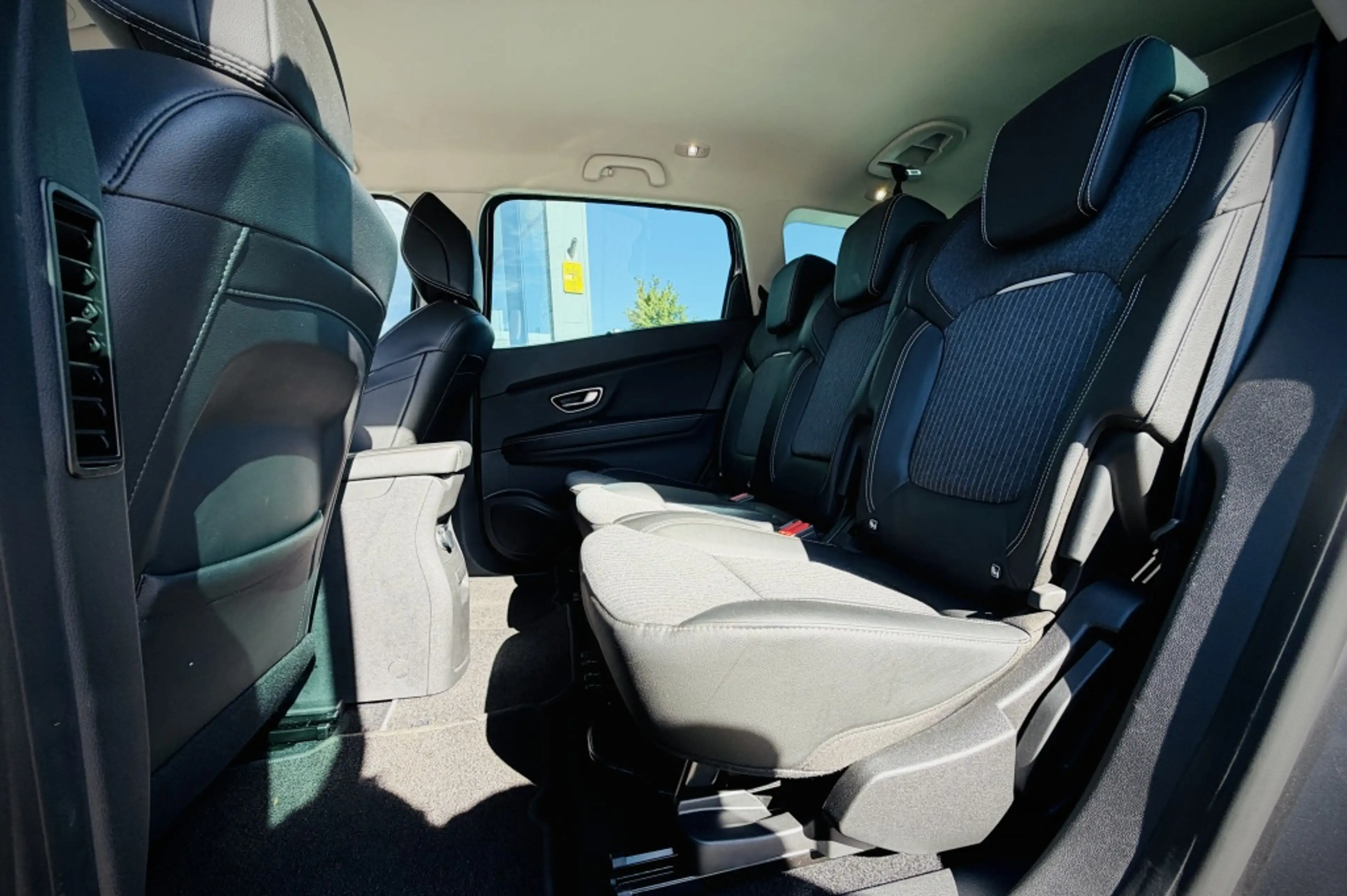 Renault Grand Scenic 1.3 TCe Techno 7 persoons | CAMERA | CARPLAY + AND — photo 16