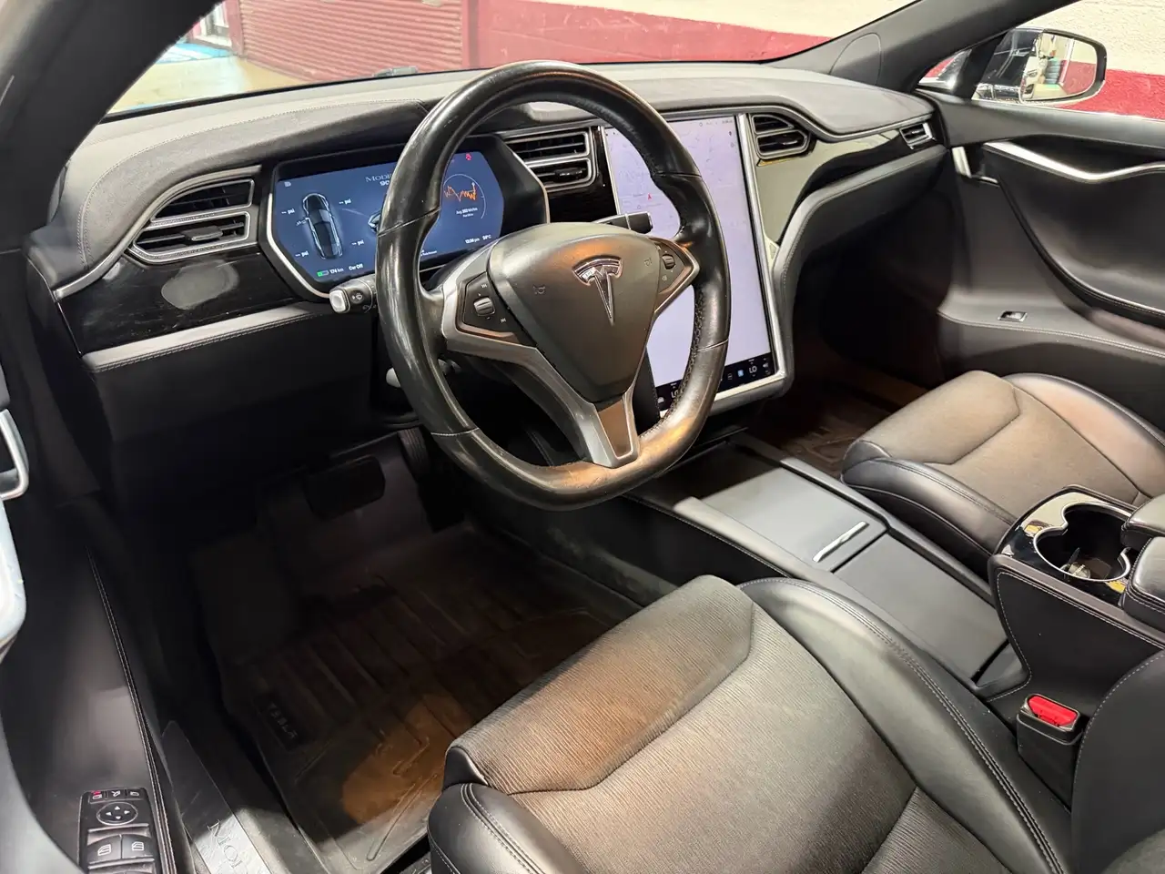 Tesla Model S снимка Tesla Model S