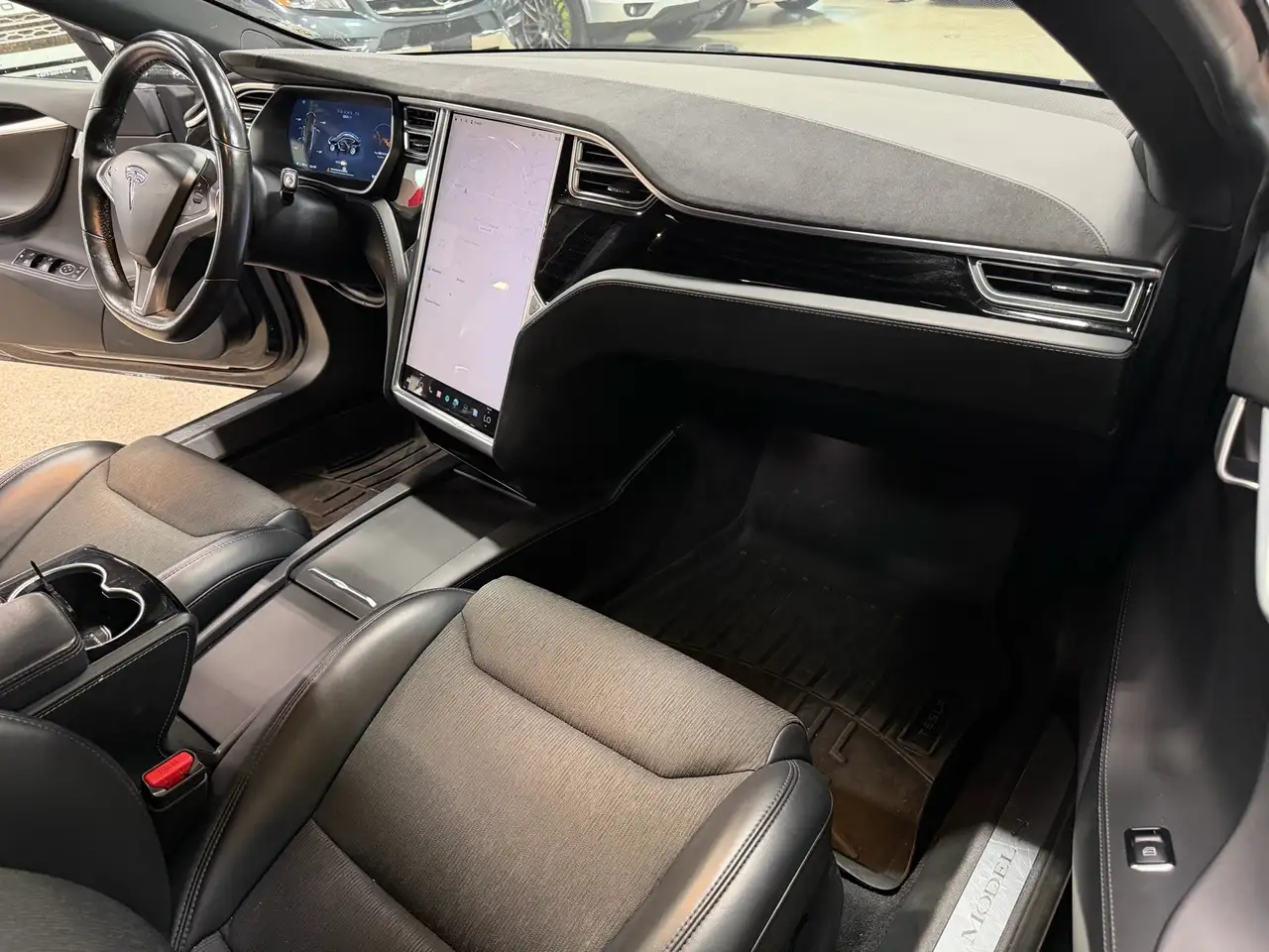 Tesla Model S снимка Tesla Model S